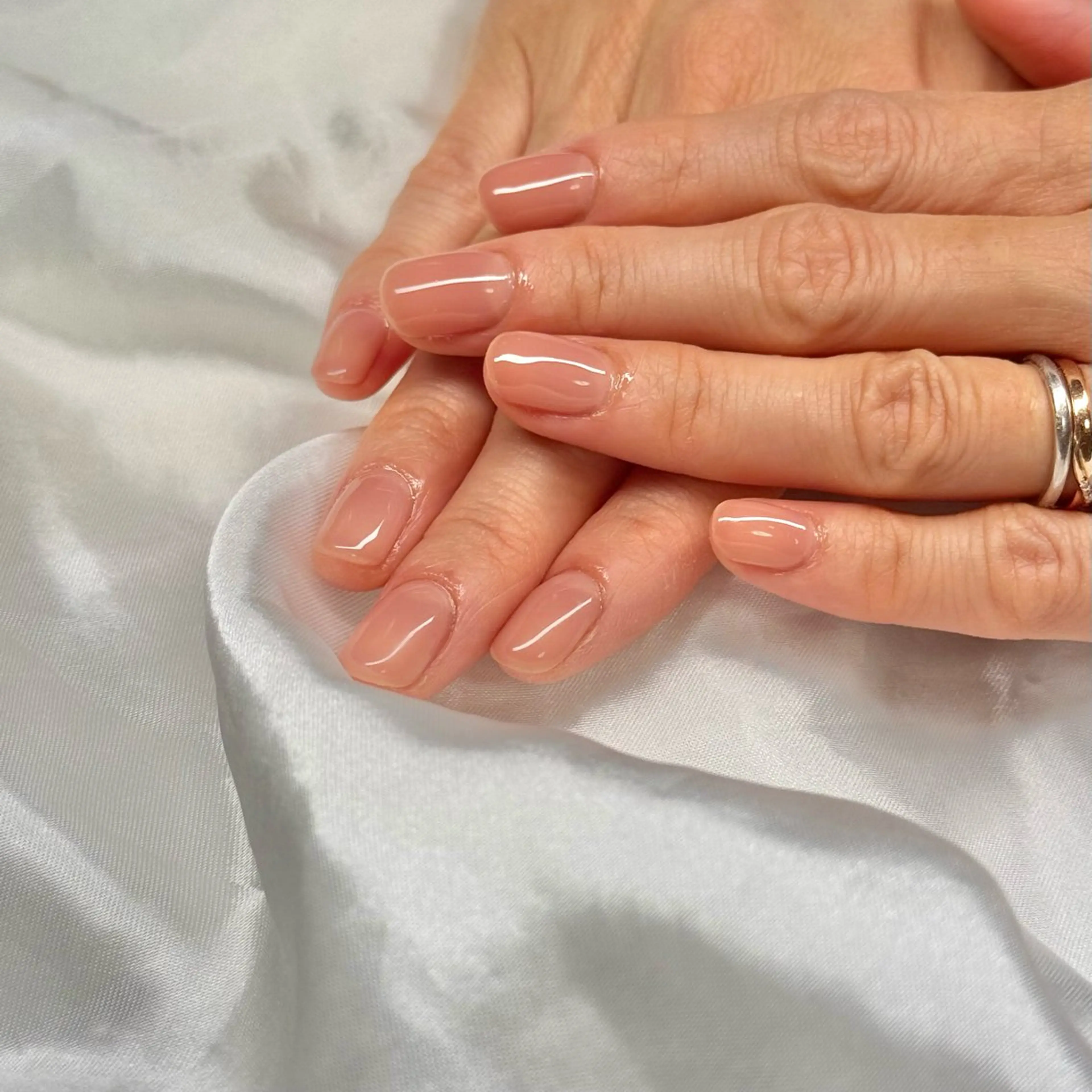 ネイル ワンカラーネイル ピンク ピンクベージュ 松浦 杏佳のネイルデザイン