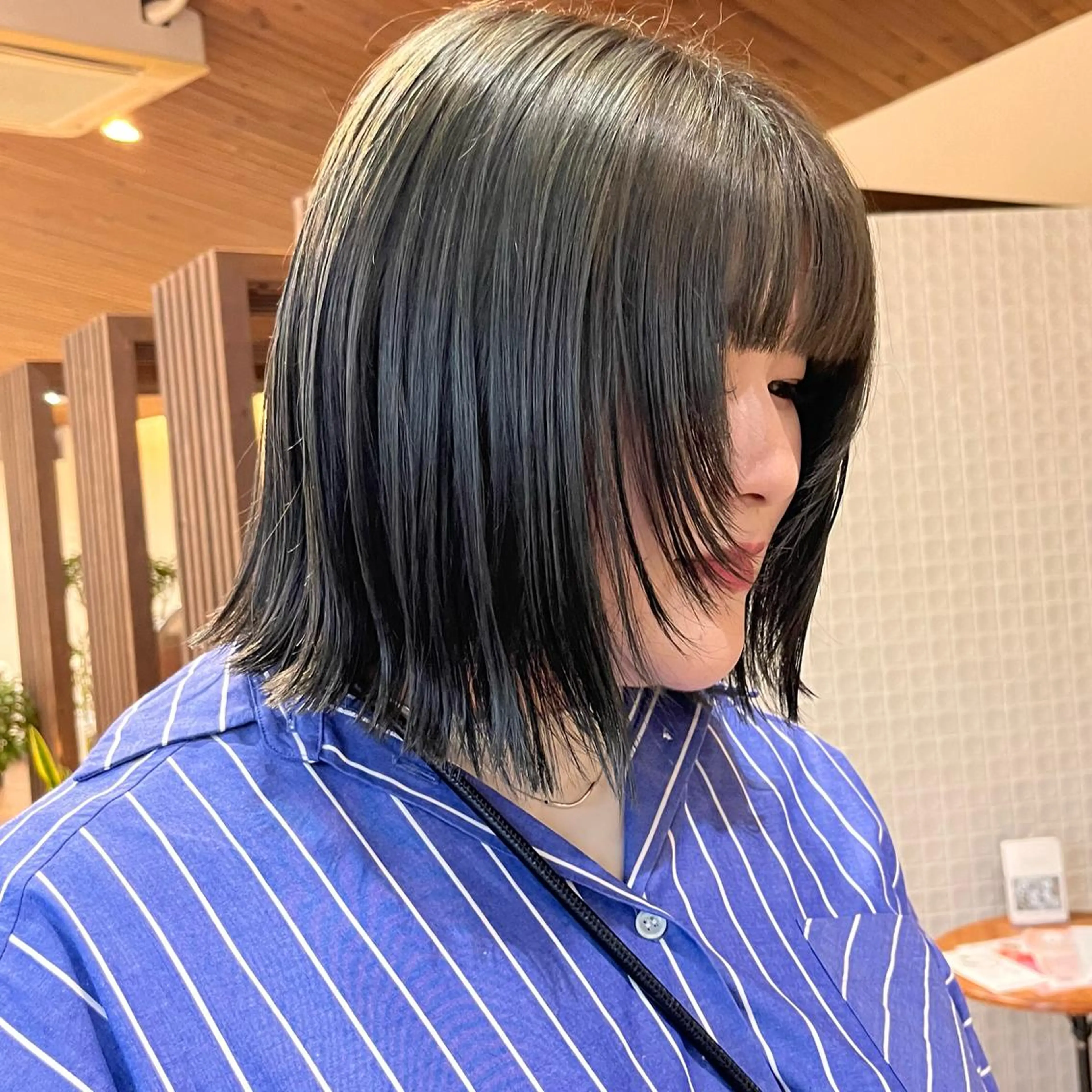 ショート カラー 顔まわりレイヤー レイヤーカット 中村 友香のヘアスタイル