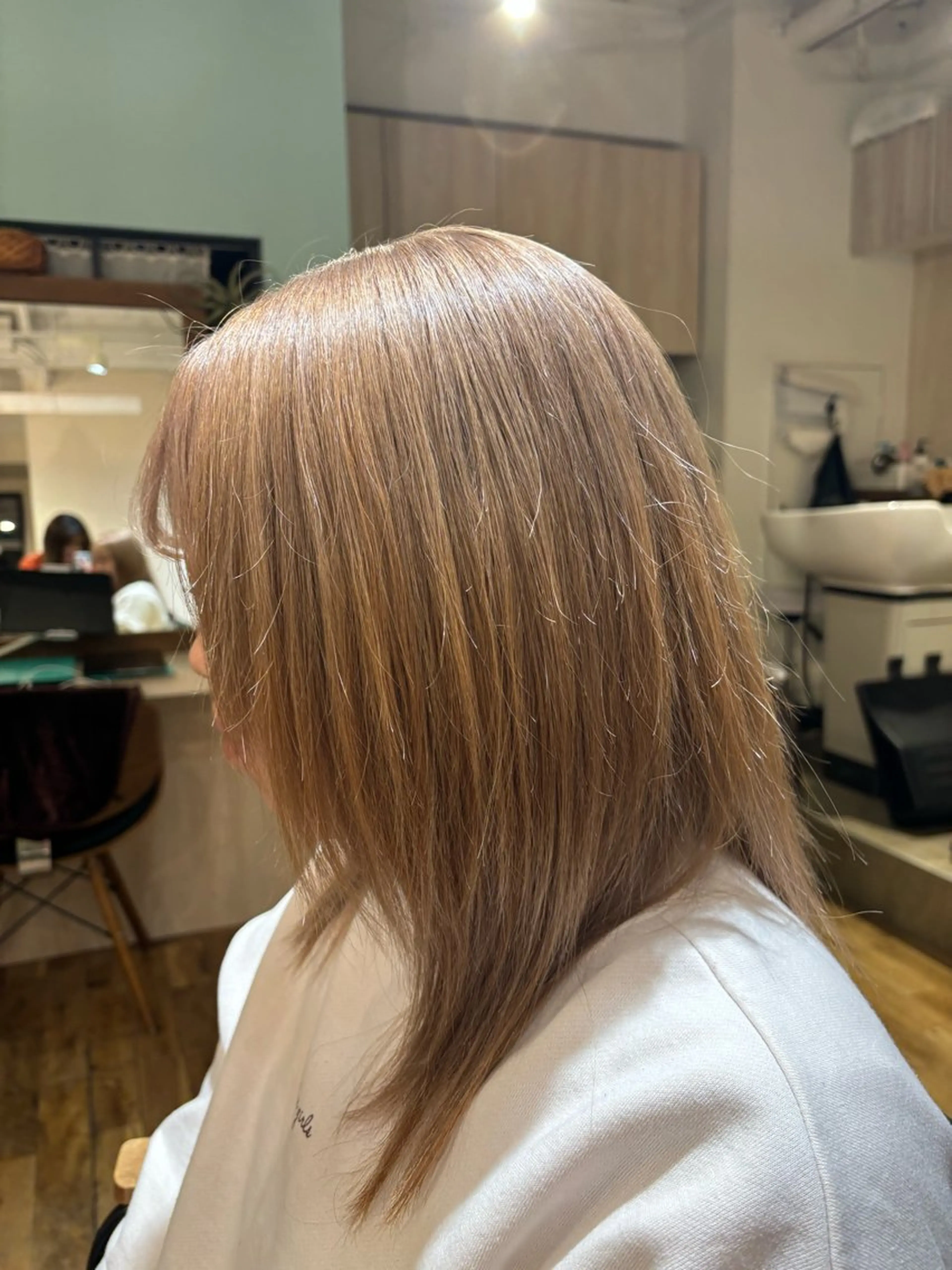 カラー ブリーチ ブロンド Zipangu inspaiae 曳舟店所属・艶カラー🫧 推しカラー🧸楽歌のヘアスタイル