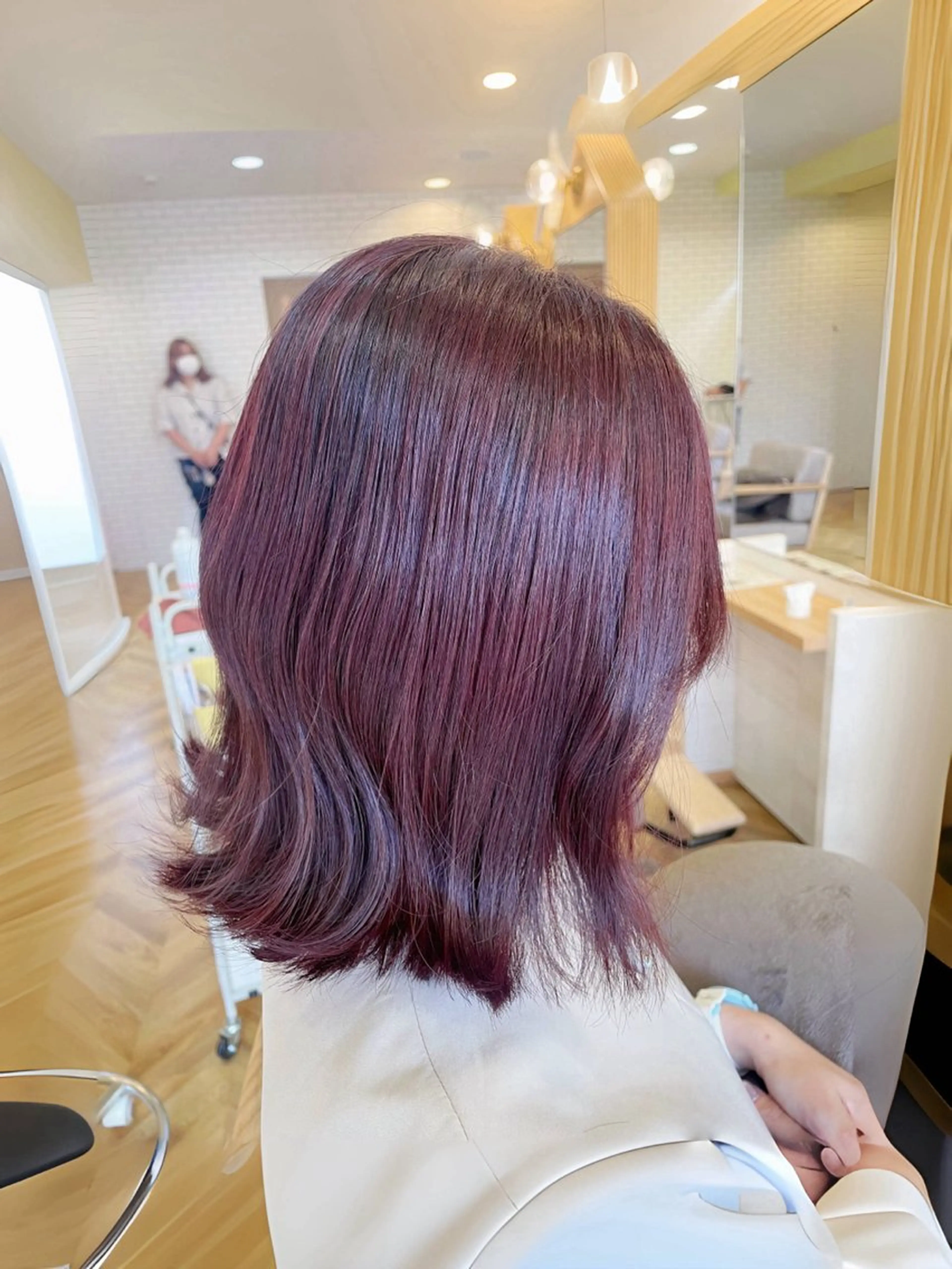 ミディアム カラー ボルドーカラー 韓国風カラー ピンクカラー レッドカラー 韓国風ヘア ヘアカラー 南上 野々佳のヘアスタイル