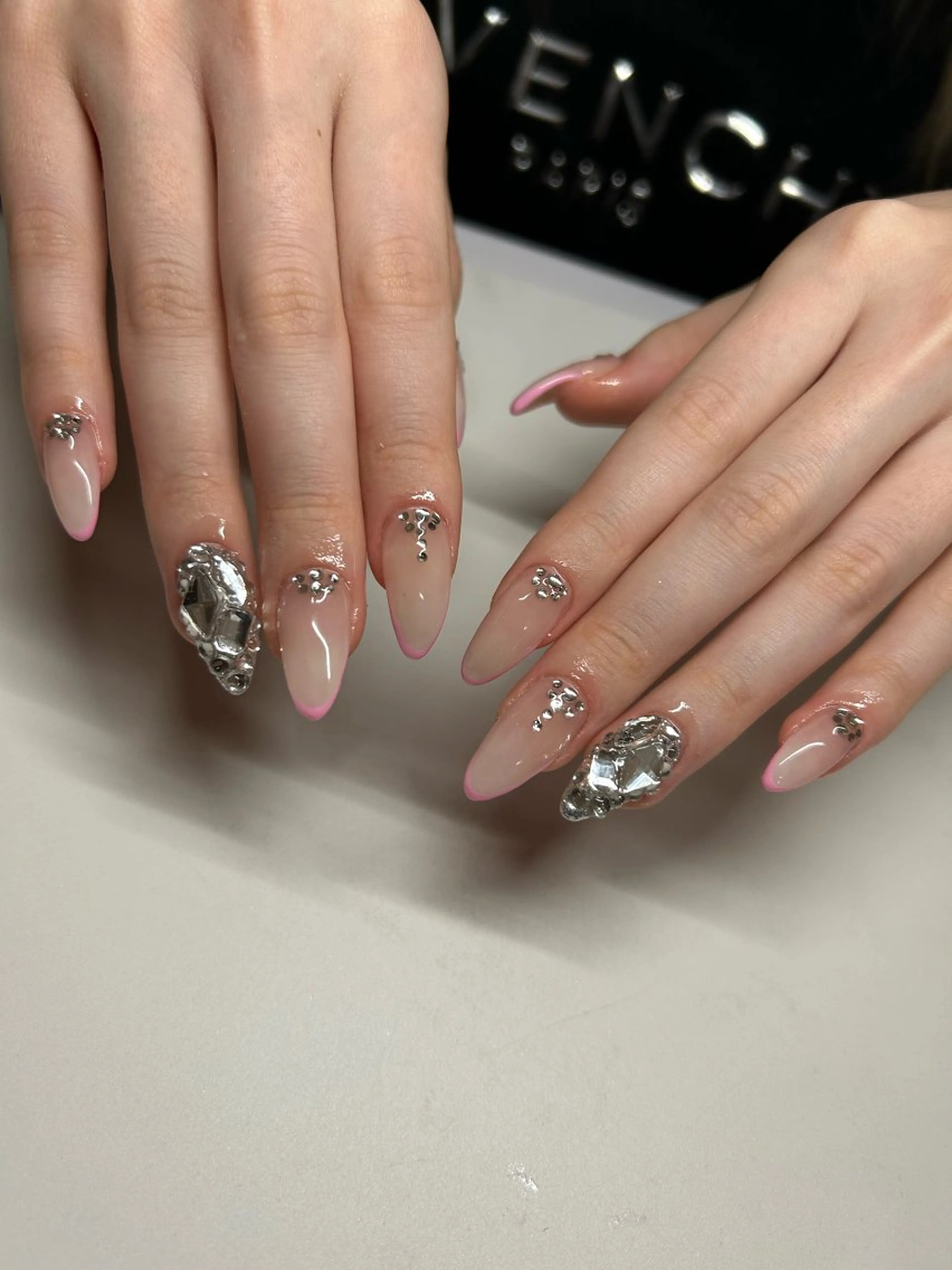 ロング ハンドネイル Shan Nailのネイルデザイン