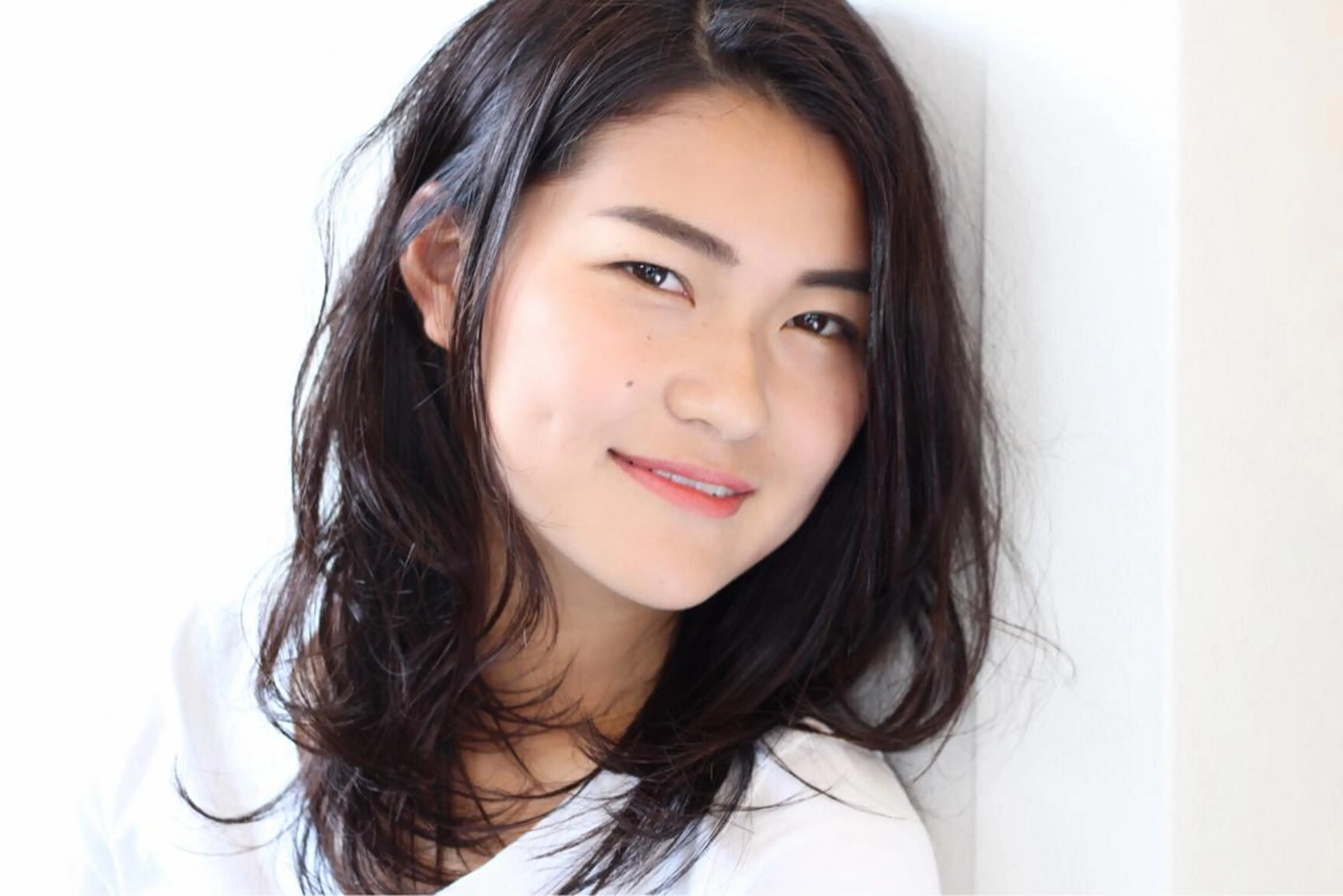 セミロング カラー パーマ 小西 裕大のヘアスタイル