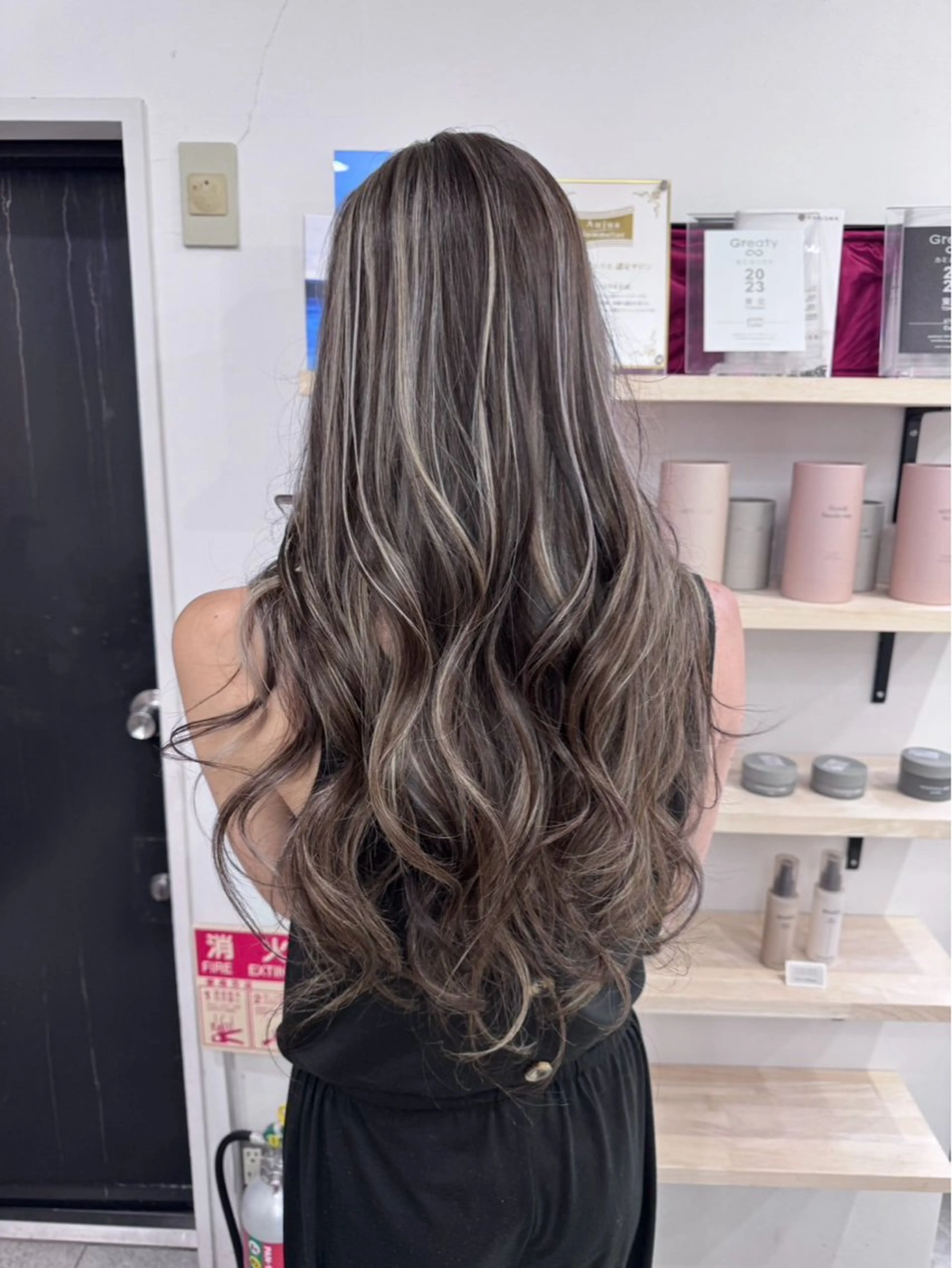 ロング ヘアカラー 宍戸 秀斗のヘアスタイル