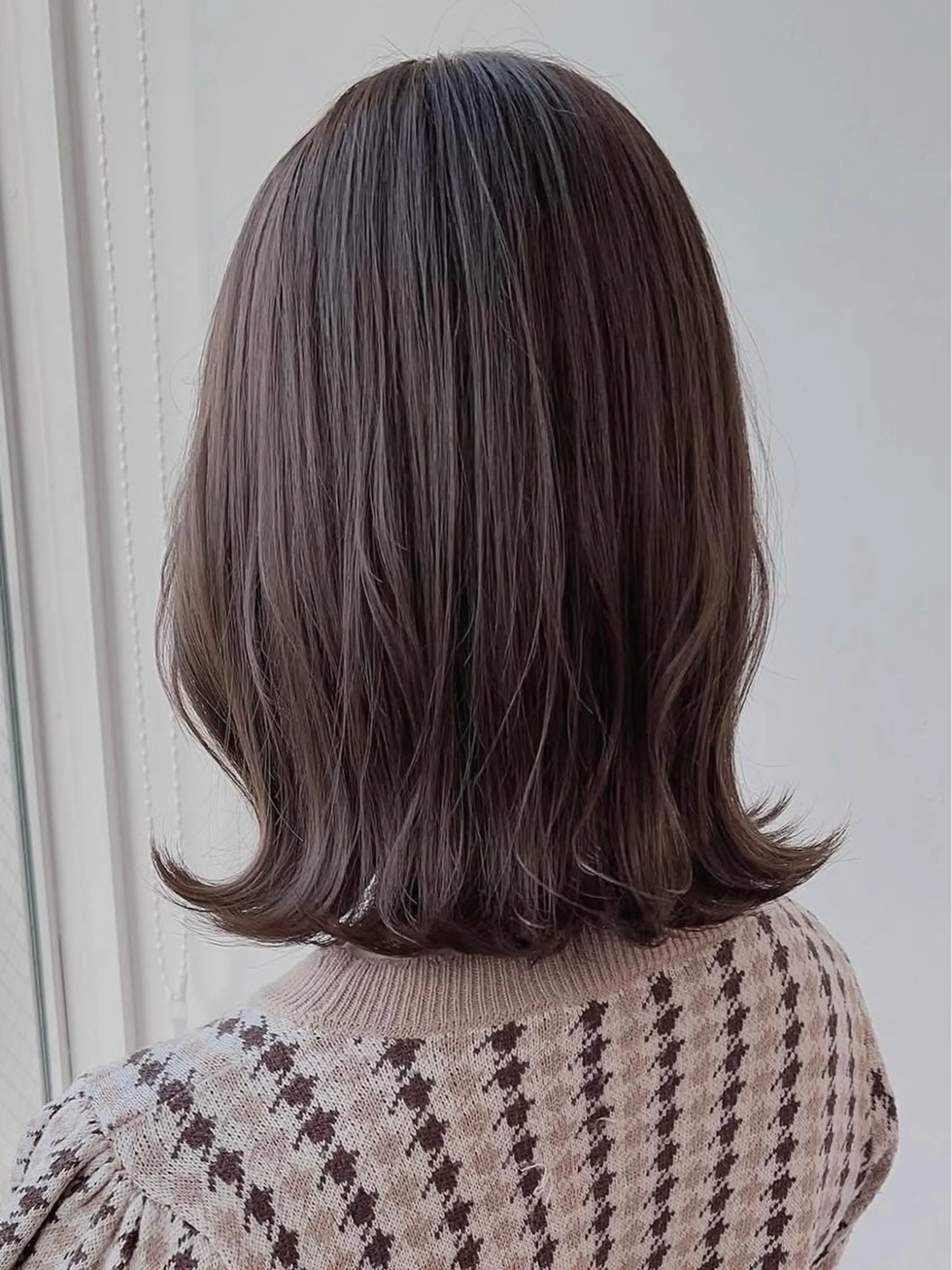 ミディアム カラー アッシュ アッシュブラウン ブリーチ ブラウンカラー 透明感カラー カット ヘアカラー トリートメント ヘッドスパ ヘアセット 𓏸レイヤー髪質改善 透けカラーカノン🫧のヘアスタイル
