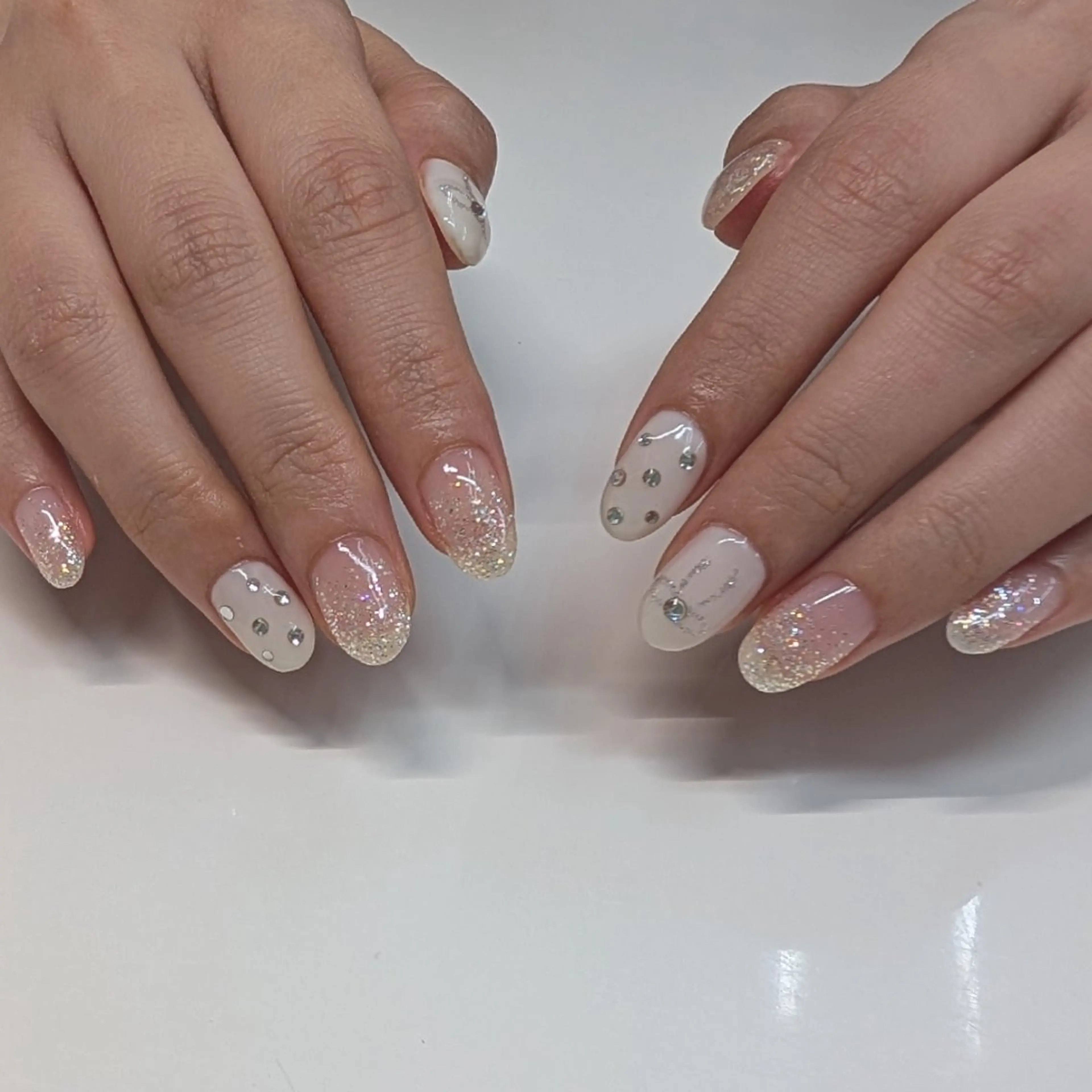 ネイル キラキラネイル ハンドネイル ネイルサロン Amie　〜アミ〜所属・ᑎᗩIᒪ｜ᗰIᗰI｜ _५✍️Satou.のネイルデザイン