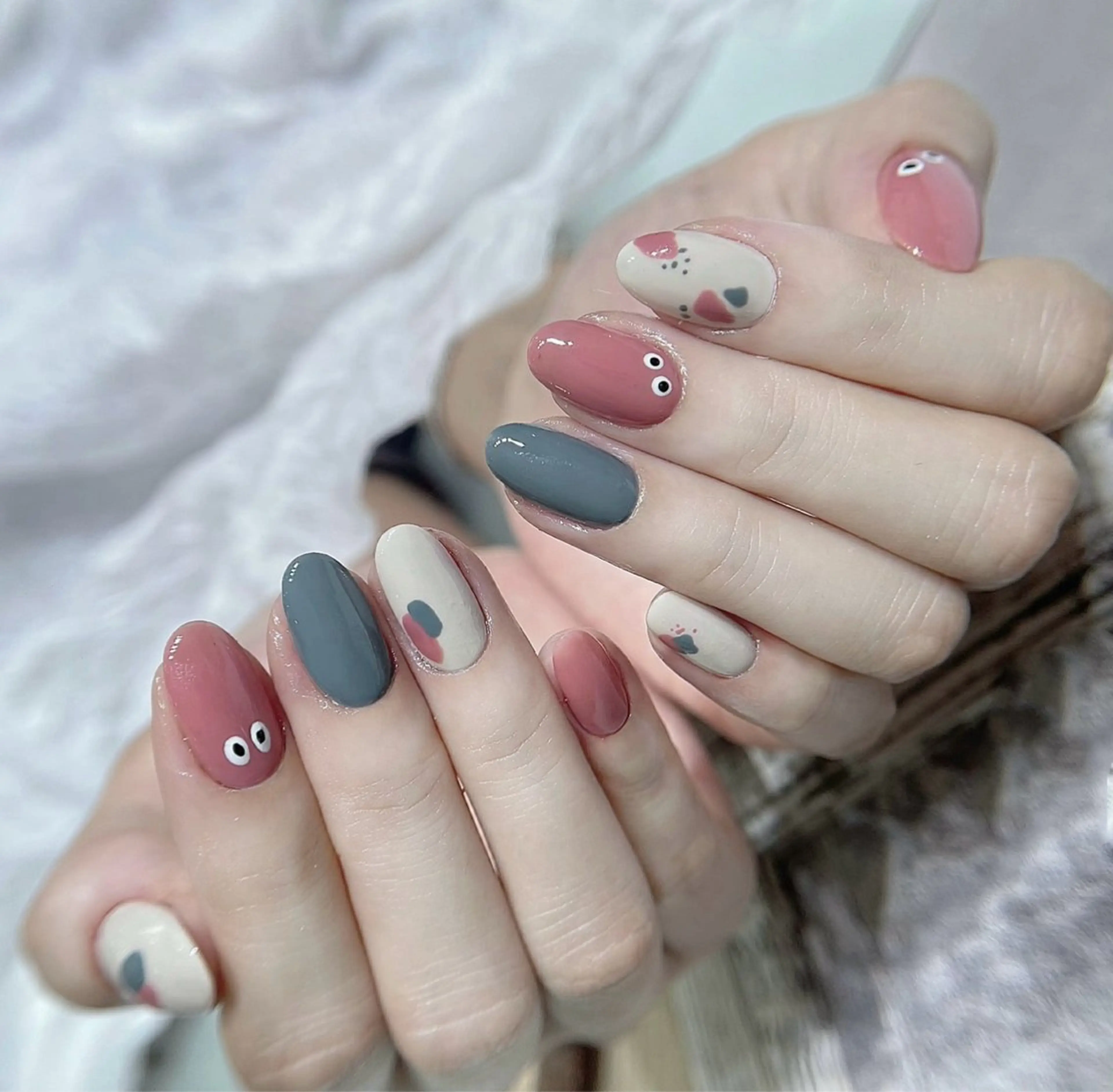 自爪💅、ワンカラ(2ー色で)+アート6本💕の写真