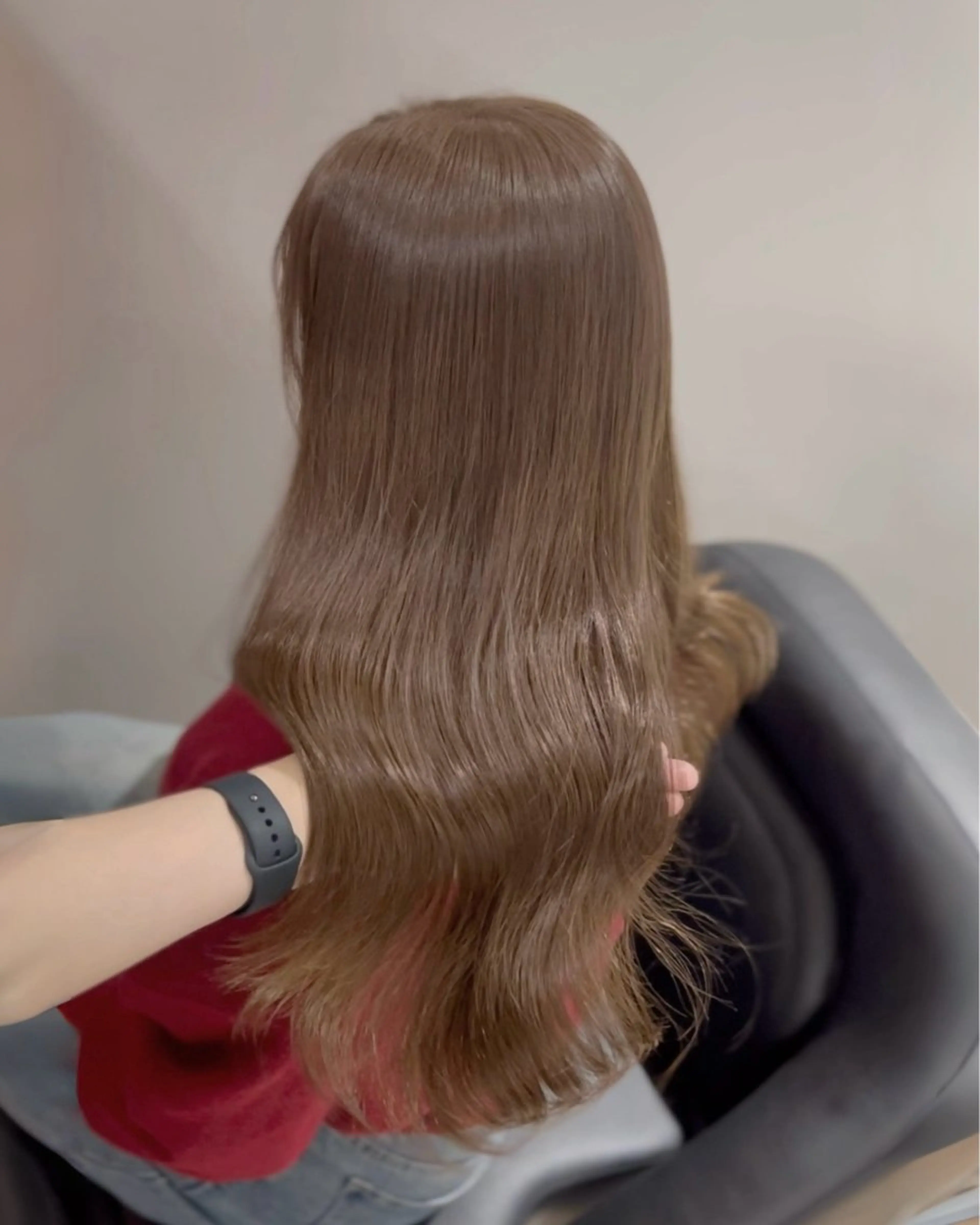 ロング カラー パーマ アッシュ アッシュグレー アッシュグレージュ ベージュカラー ブリーチ カット ヘアカラー トリートメント akira｜ 透明感ベージュ｜梅田のヘアスタイル