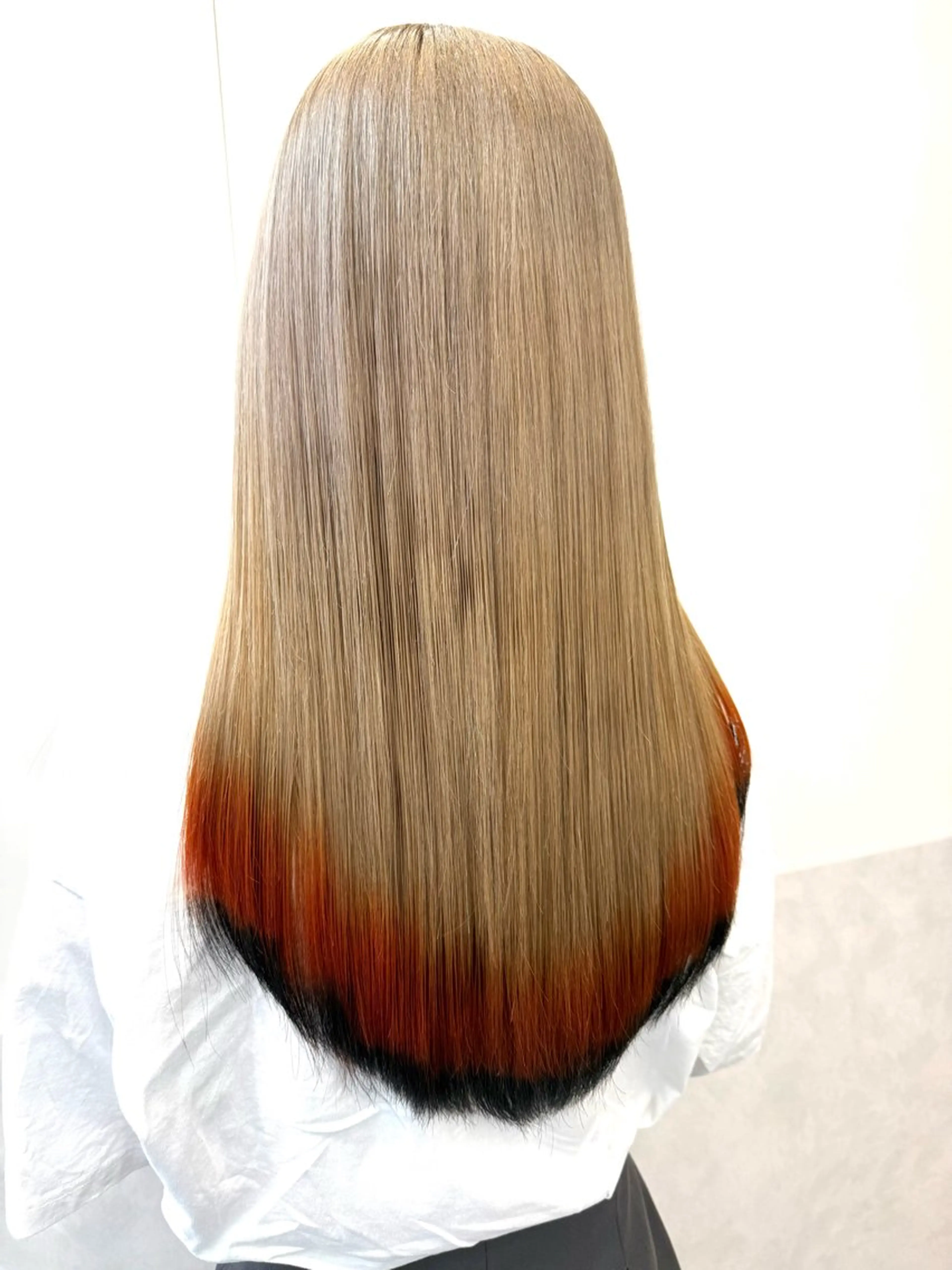 ロング カラー ベージュカラー 黒髪 ブリーチ ケアブリーチ デザインカラー ヘアカラー トリートメント インナーカラー 推し ブリーチ  髪質改善のヘアスタイル