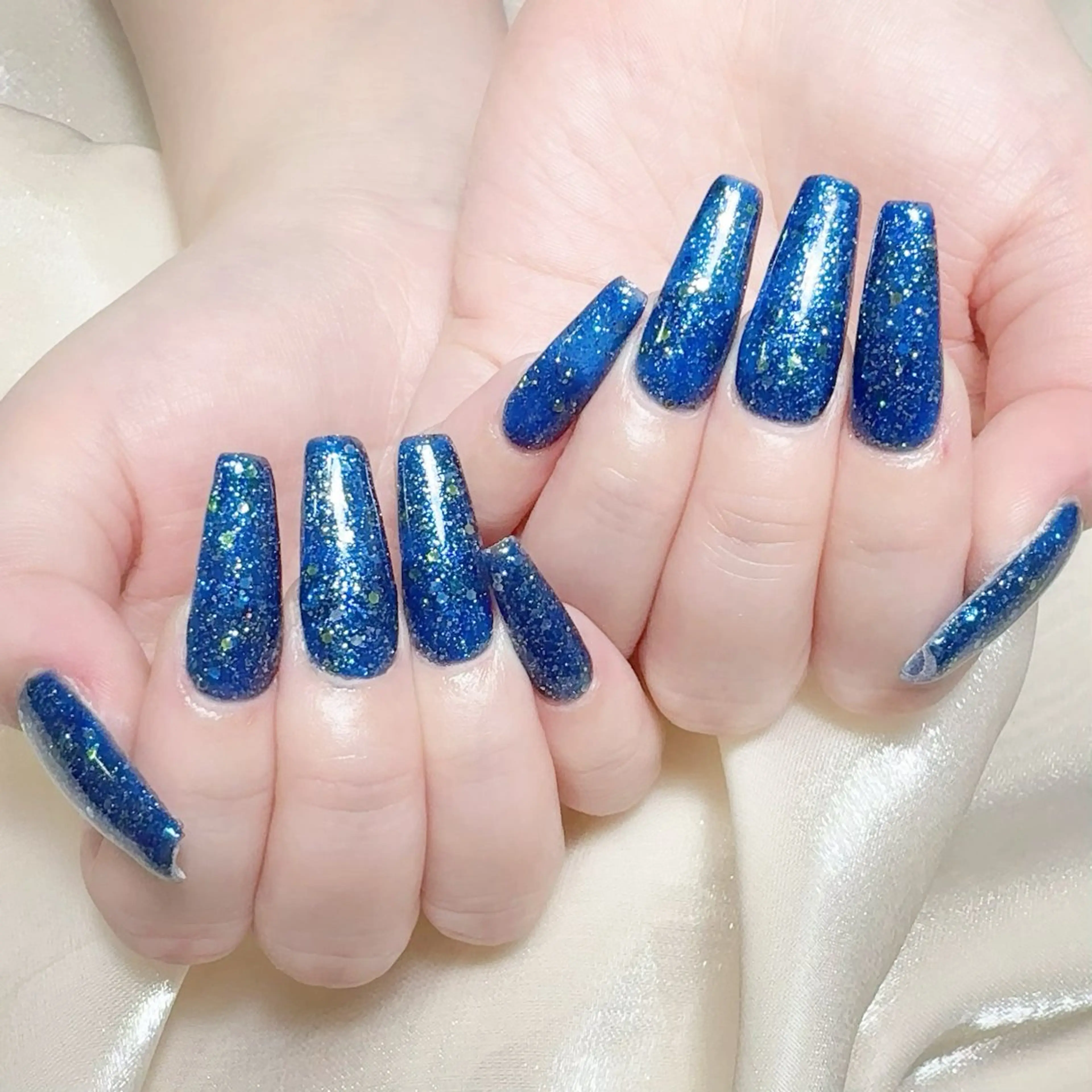 メンズ ネイル メンズ韓国風 アートネイル オーロラネイル ガーリー キラキラネイル Nail salon 木にいるのネイルデザイン