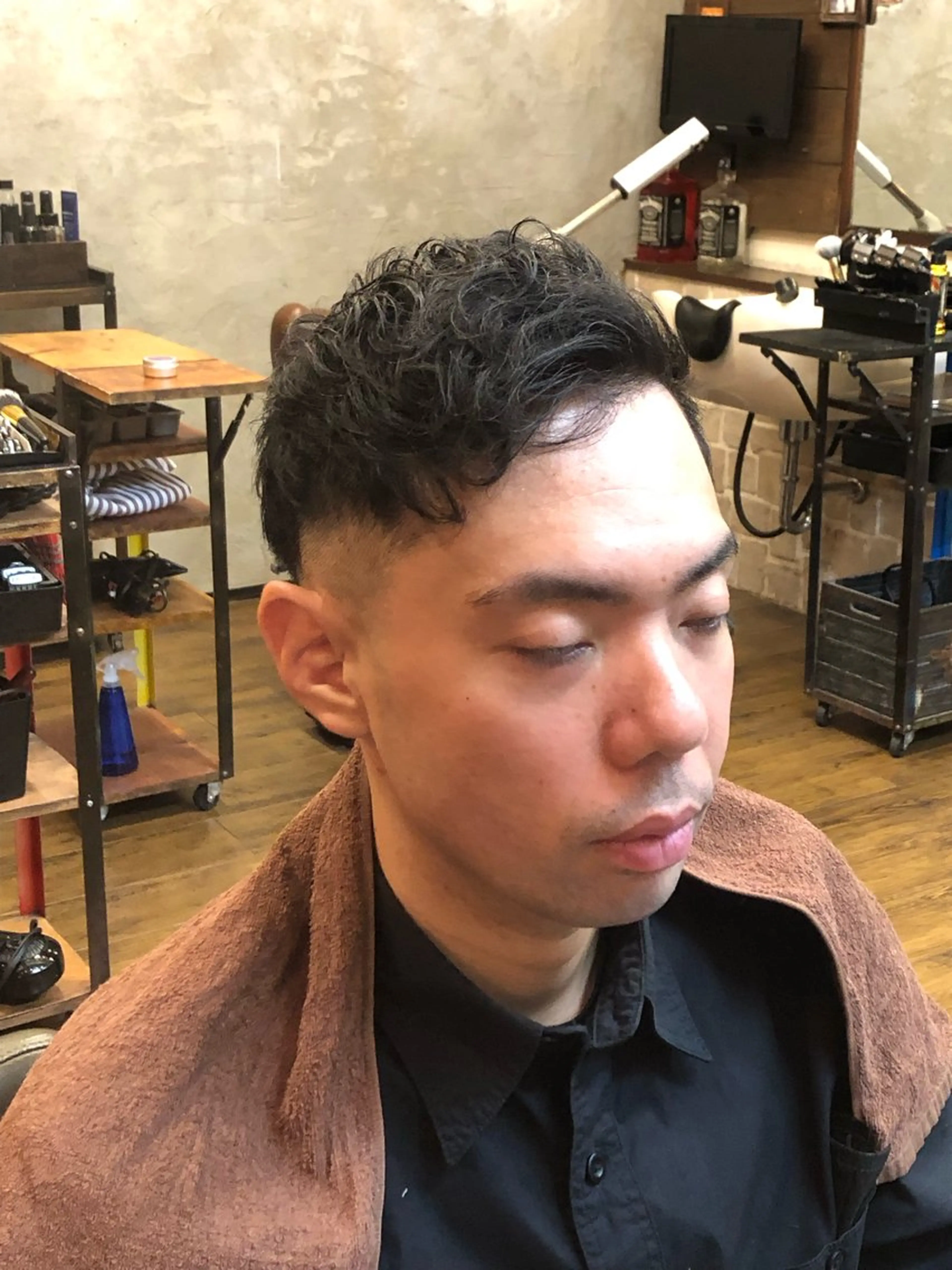 ショート メンズ アップバング フェードカット ツーブロック ナイルプラス ヨウのヘアスタイル