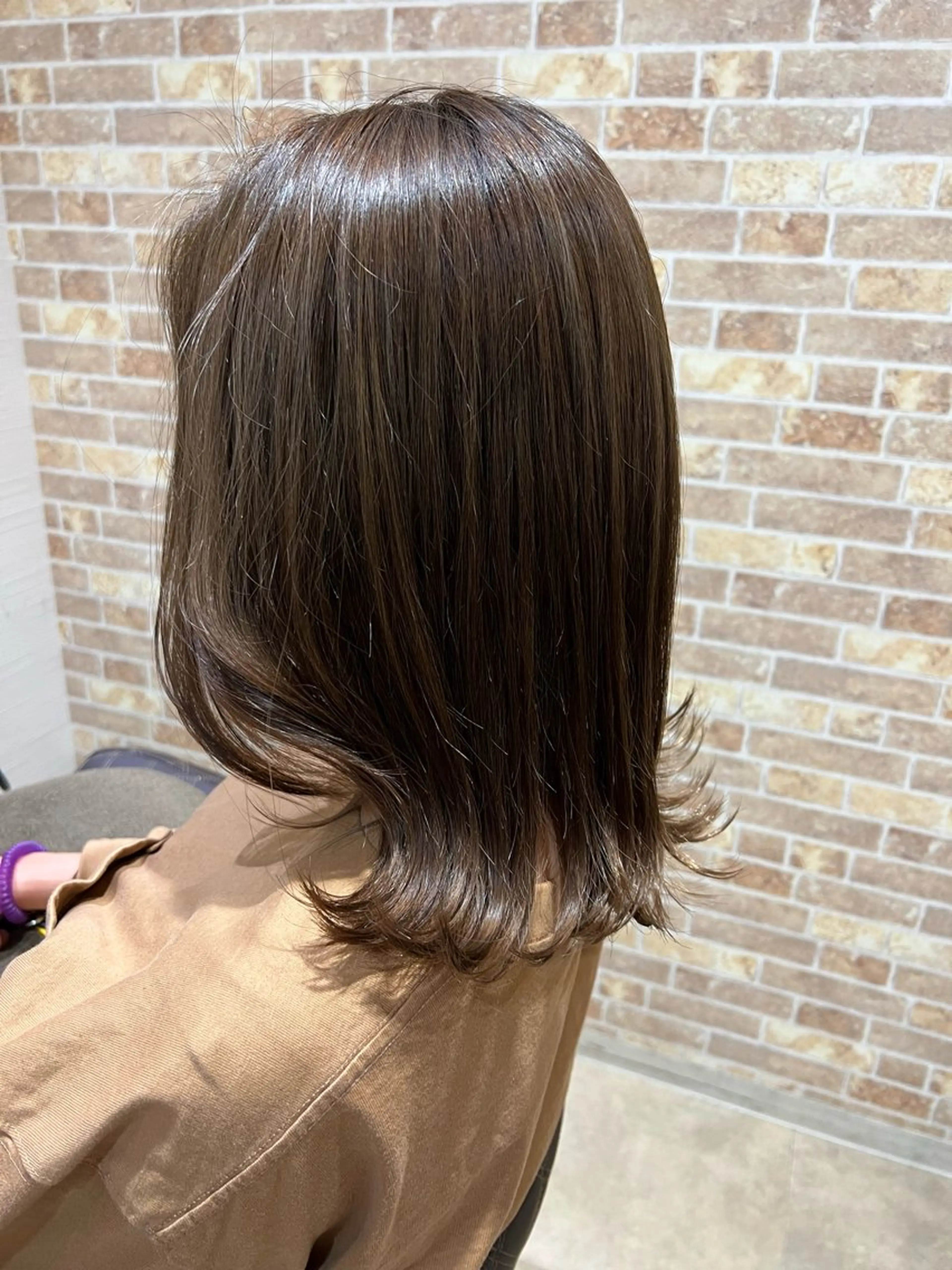 ミディアム 顔まわりレイヤー 顔周りカット レイヤーカット 黒田 愛梨のヘアスタイル