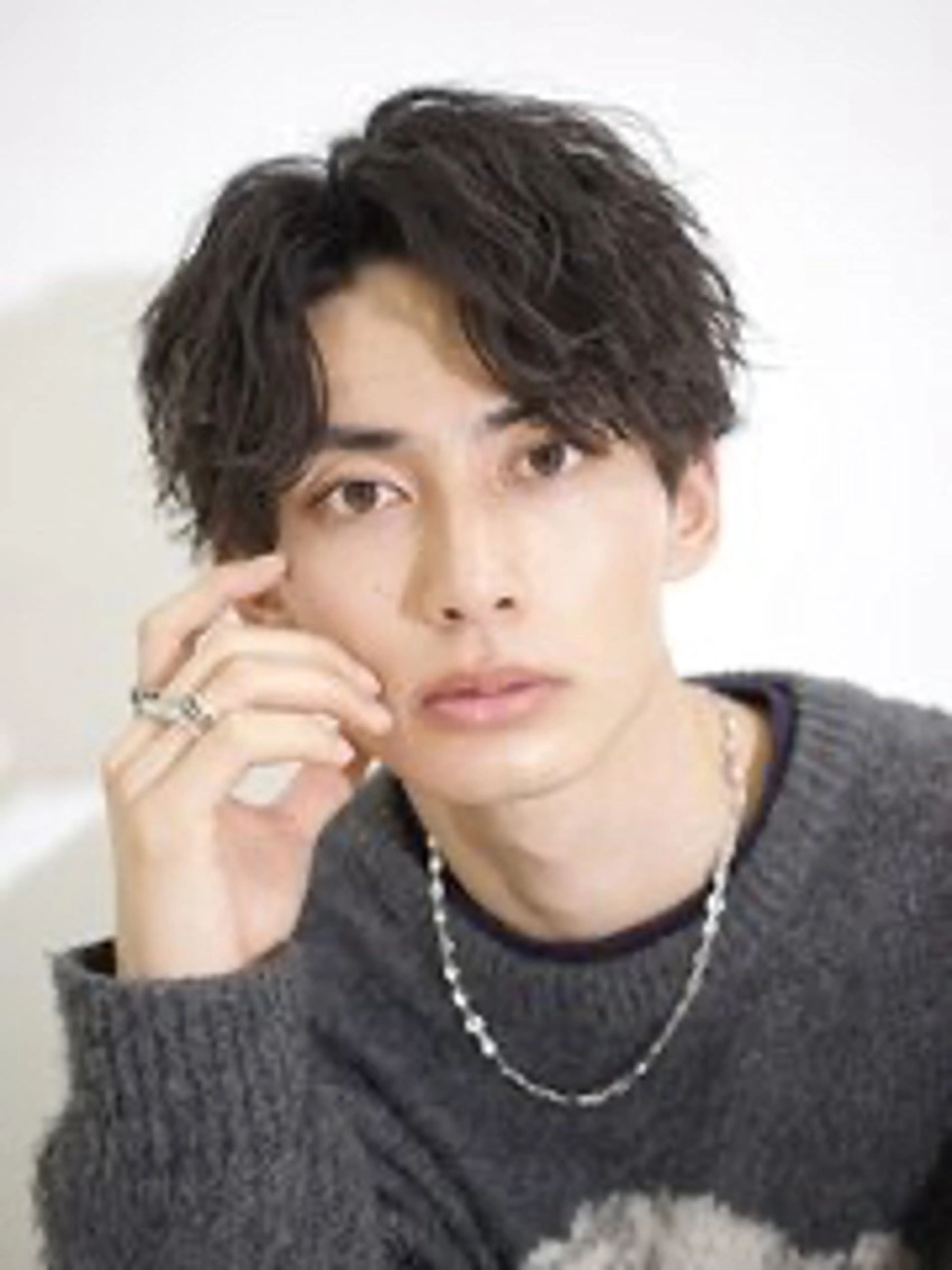 ショート パーマ メンズ センターパート マッシュ 東 拓己のヘアスタイル