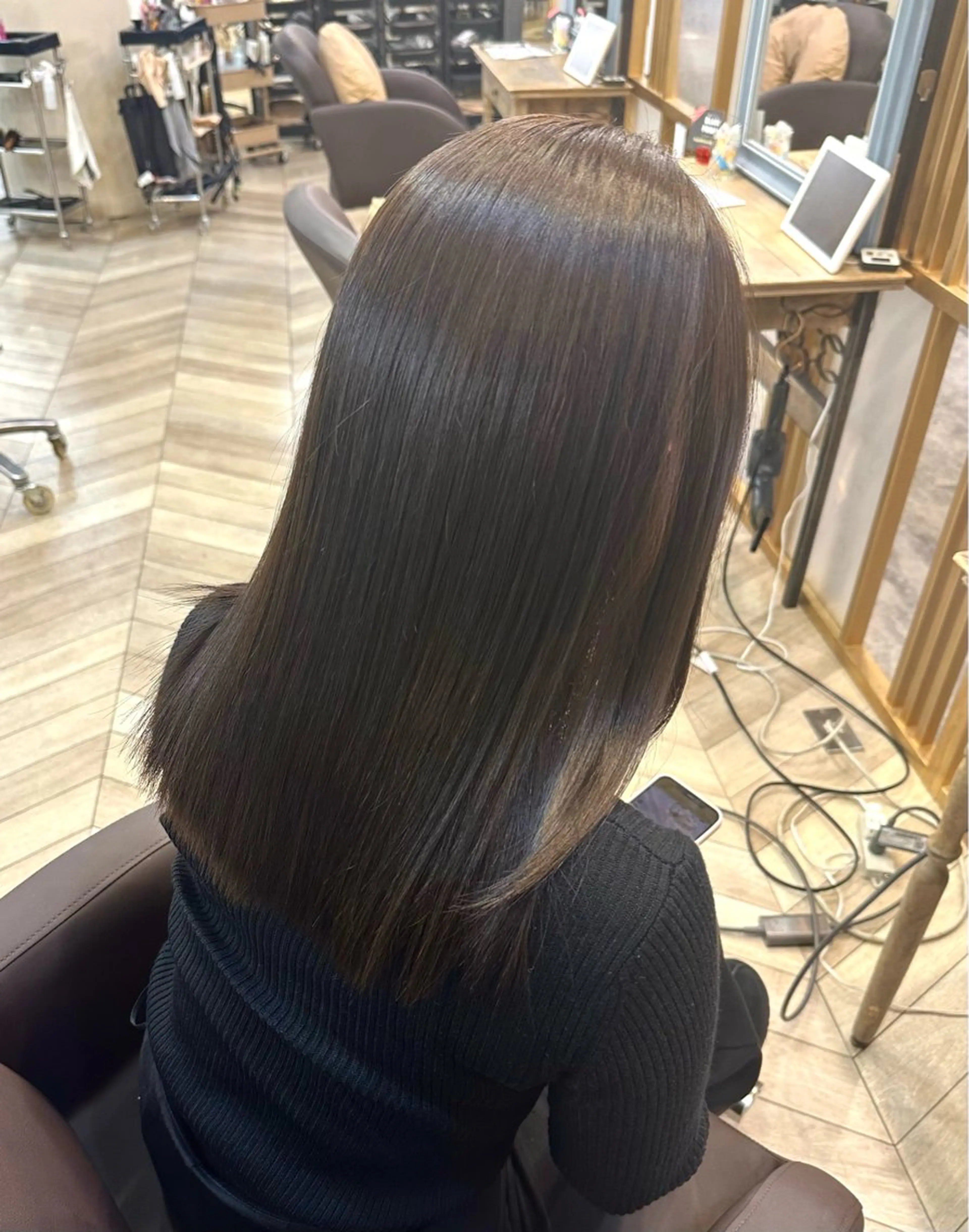 ロング カラー グレージュ ミルクティーグレージュ RIKI/センター パート/メンズパーマのヘアスタイル