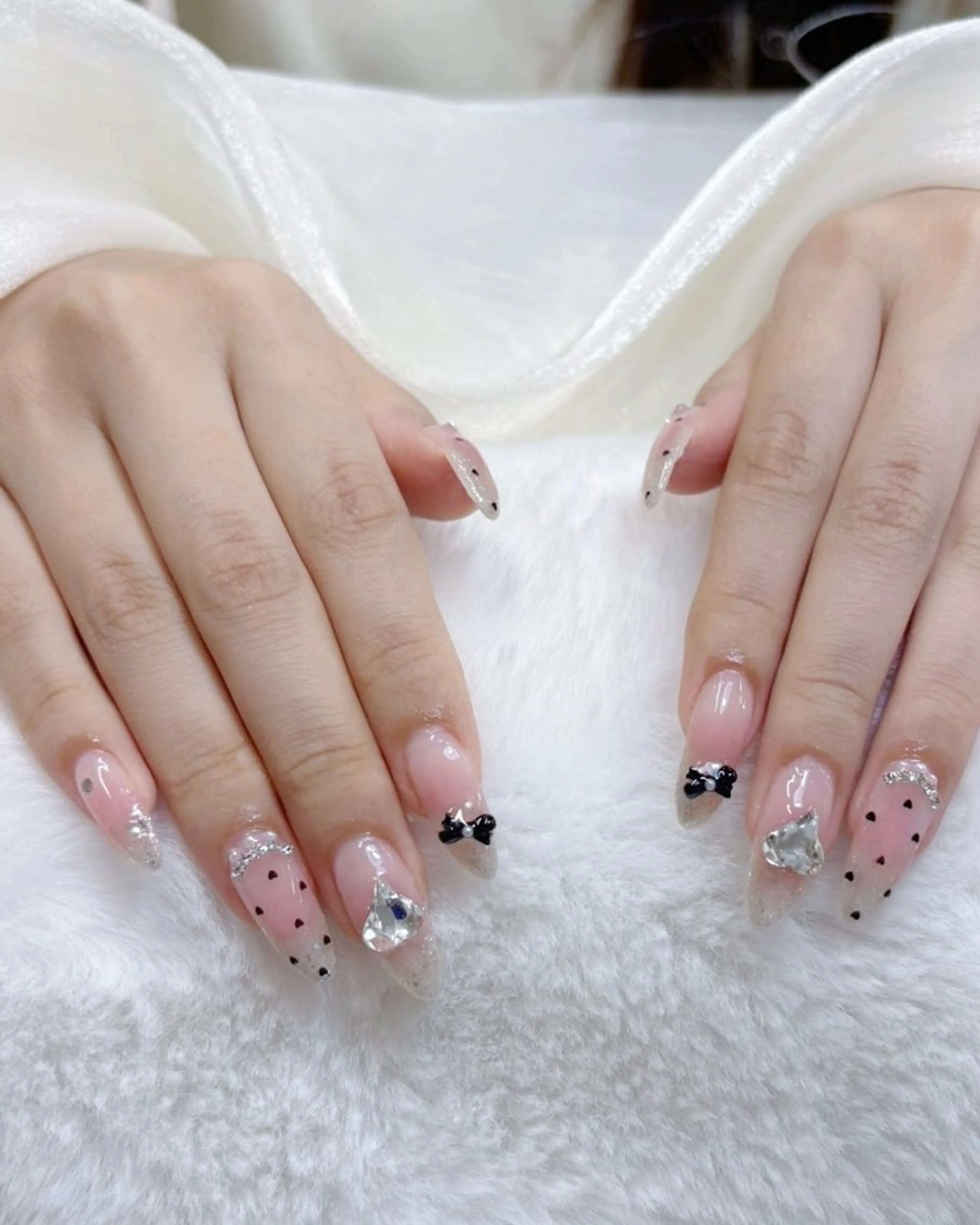 ネイル チークネイル フレンチネイル キラキラネイル 韓国ネイル ワンホンネイル ハンドネイル Speraネイル 大宮店🎀のネイルデザイン