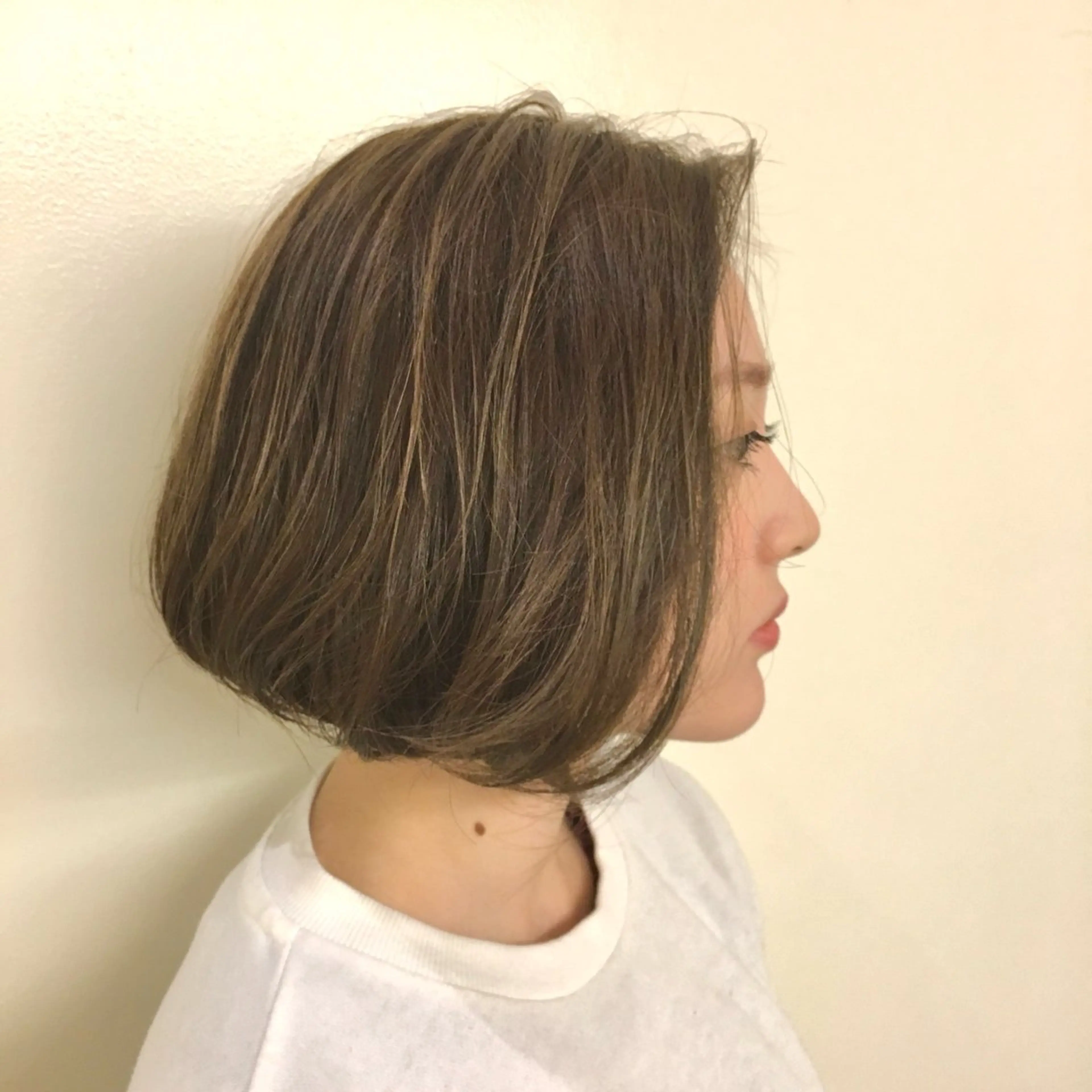 ミディアム ボブ newi MIOのヘアスタイル