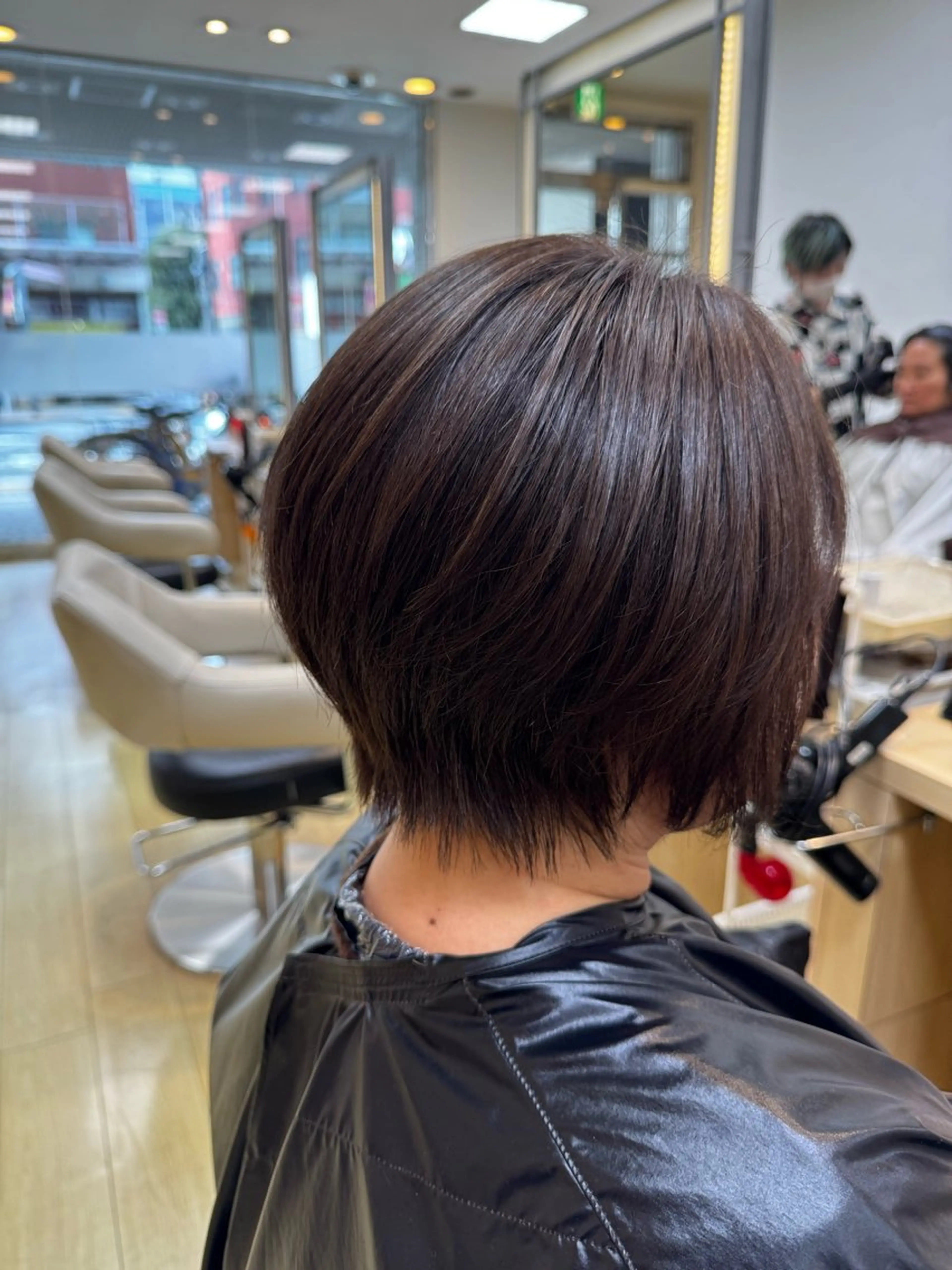 ショート カラー 中村 真依のヘアスタイル