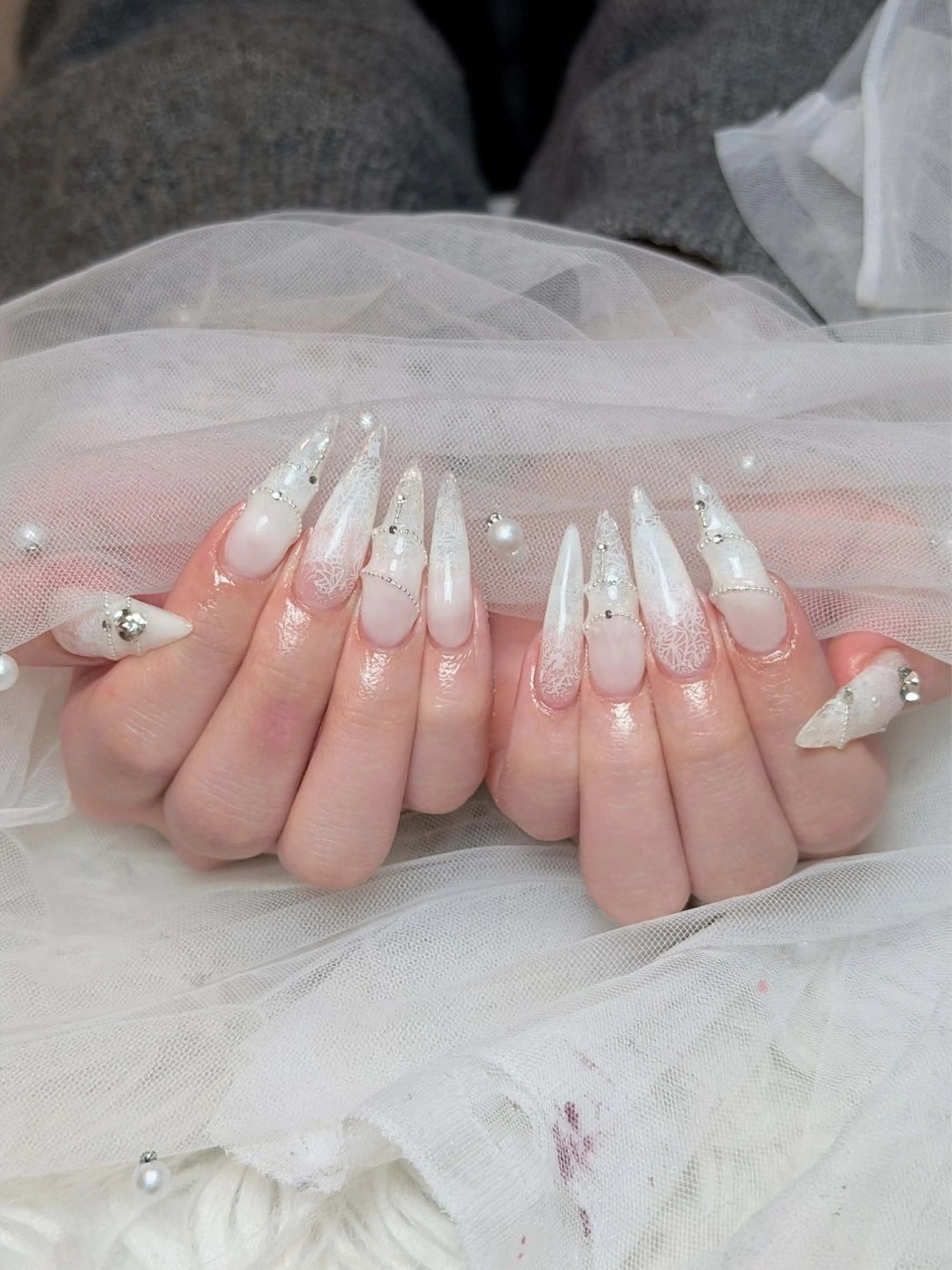 ネイル チークネイル ドット フレンチネイル グラデーション ハート ハンドネイル ハンドケア Eli Nails 新宿のネイルデザイン