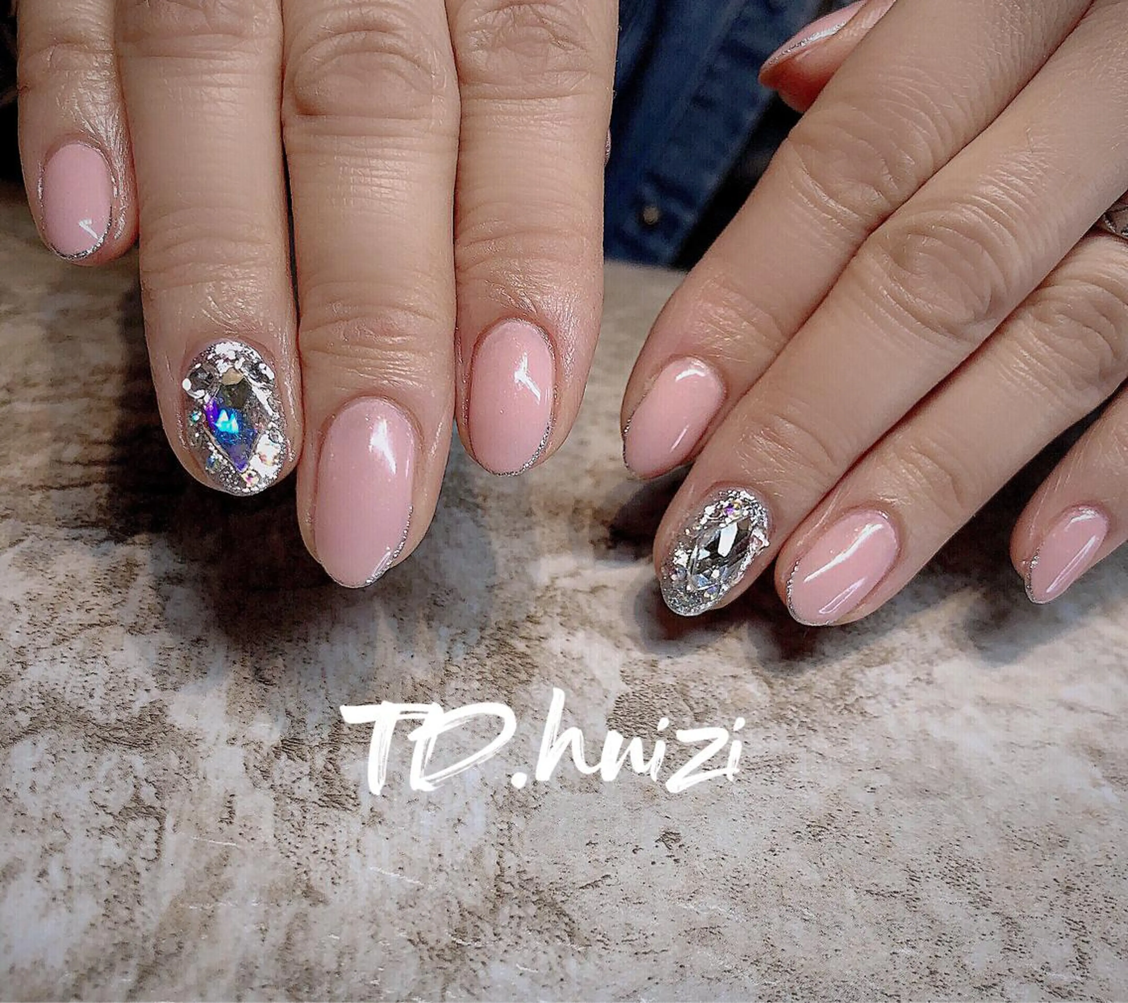 ミディアム めぐみのネイルサロン スタッフ練習のネイルデザイン