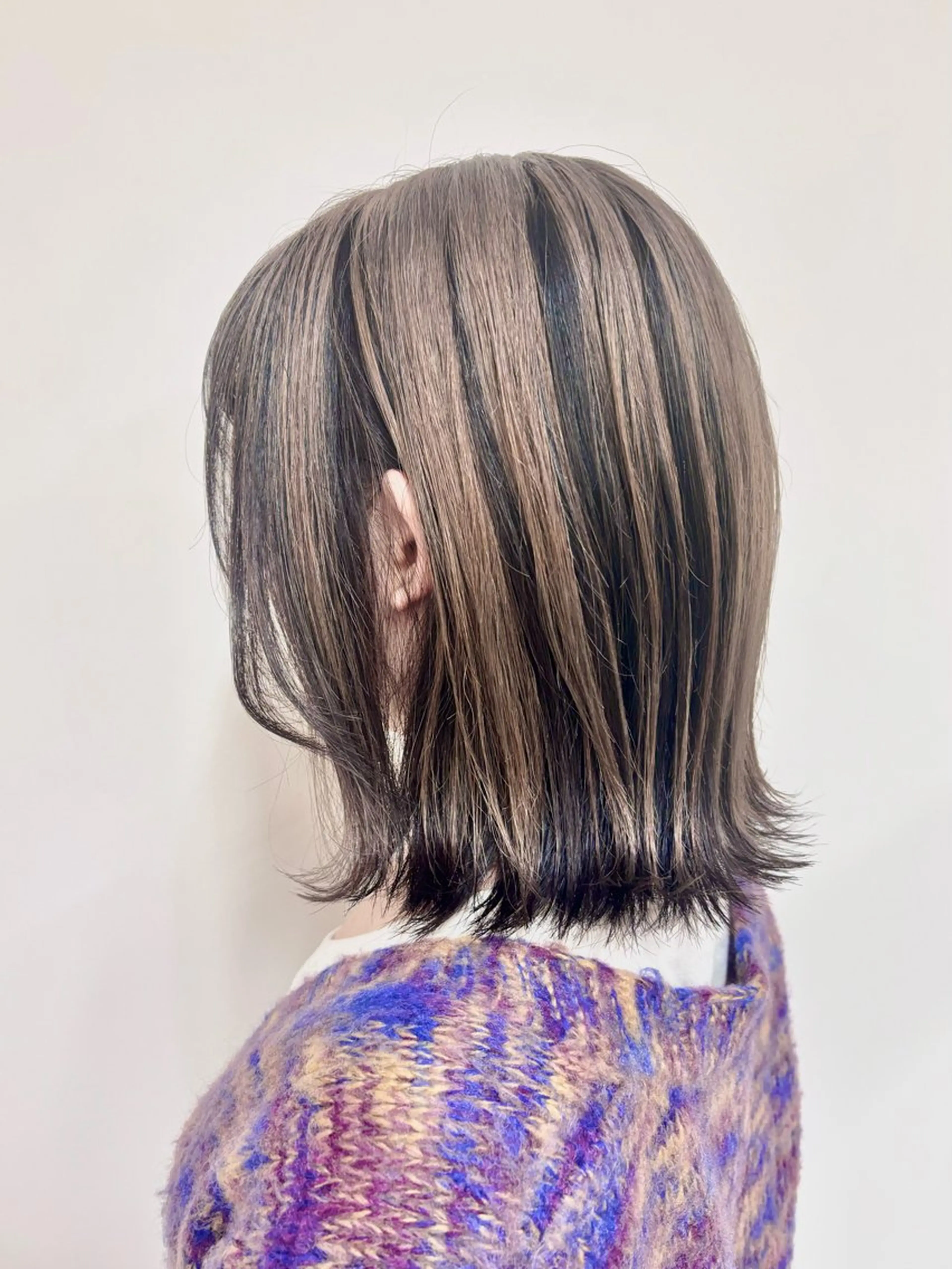 ミディアム カラー 古川 琴美のヘアスタイル