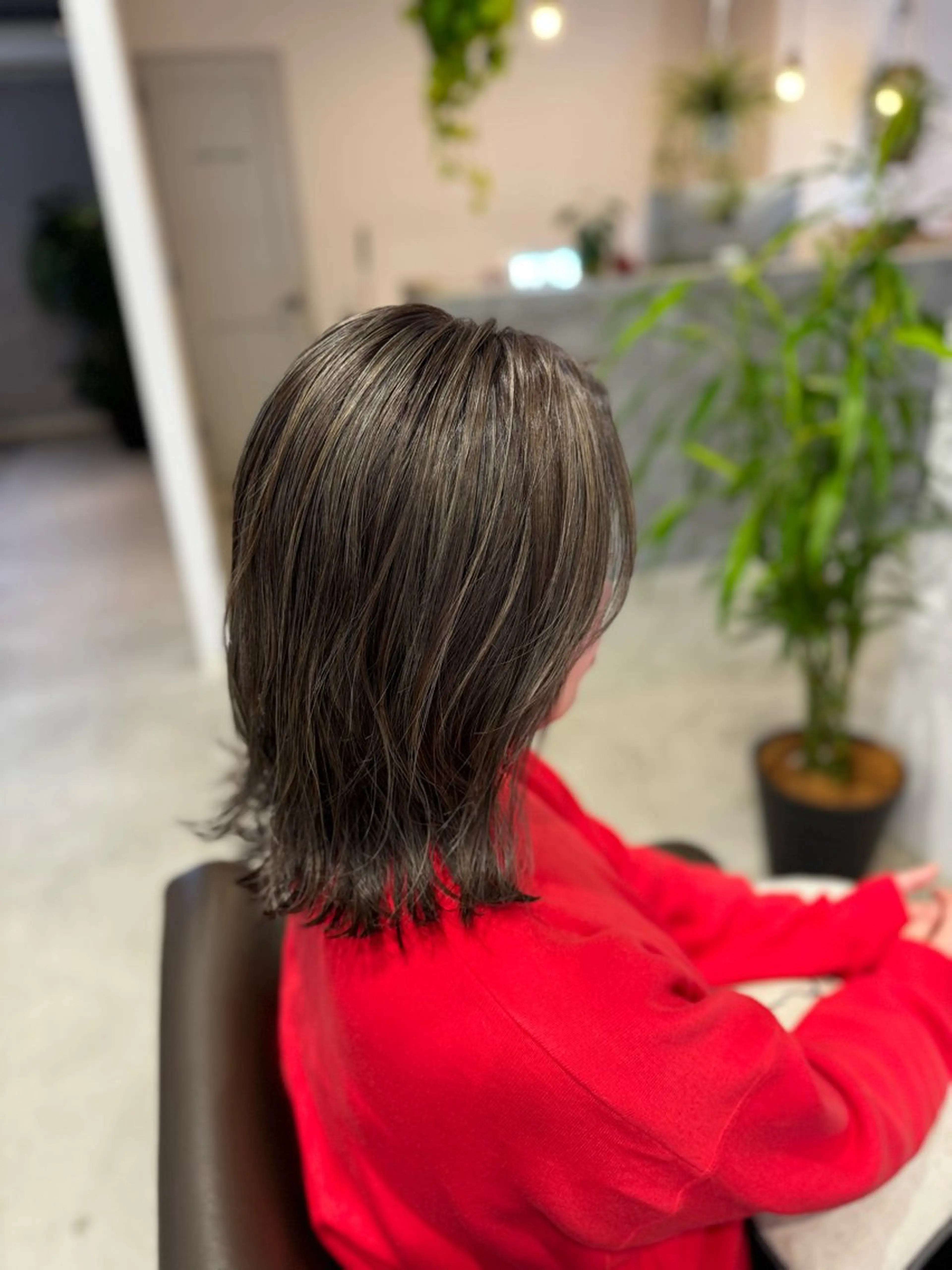 ミディアム カラー ベージュカラー ハイライトカラー オリーブベージュ ハイライト カット ヘアカラー サイトウ ヒトミ 【メイヘア】のヘアスタイル