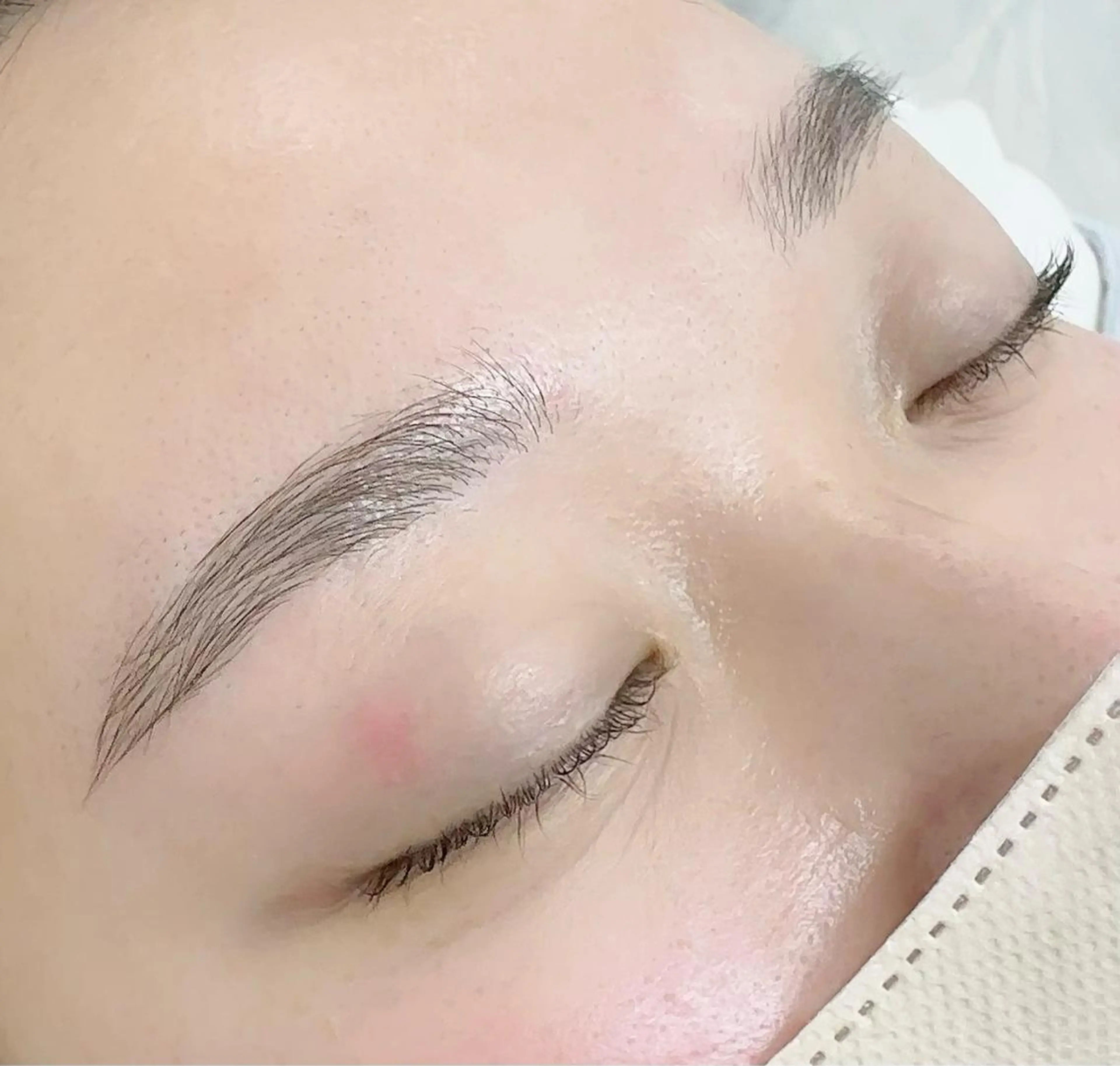 アイブロウ ハリウッドブロウリフト eyelist mikiのマツエク・マツパデザイン