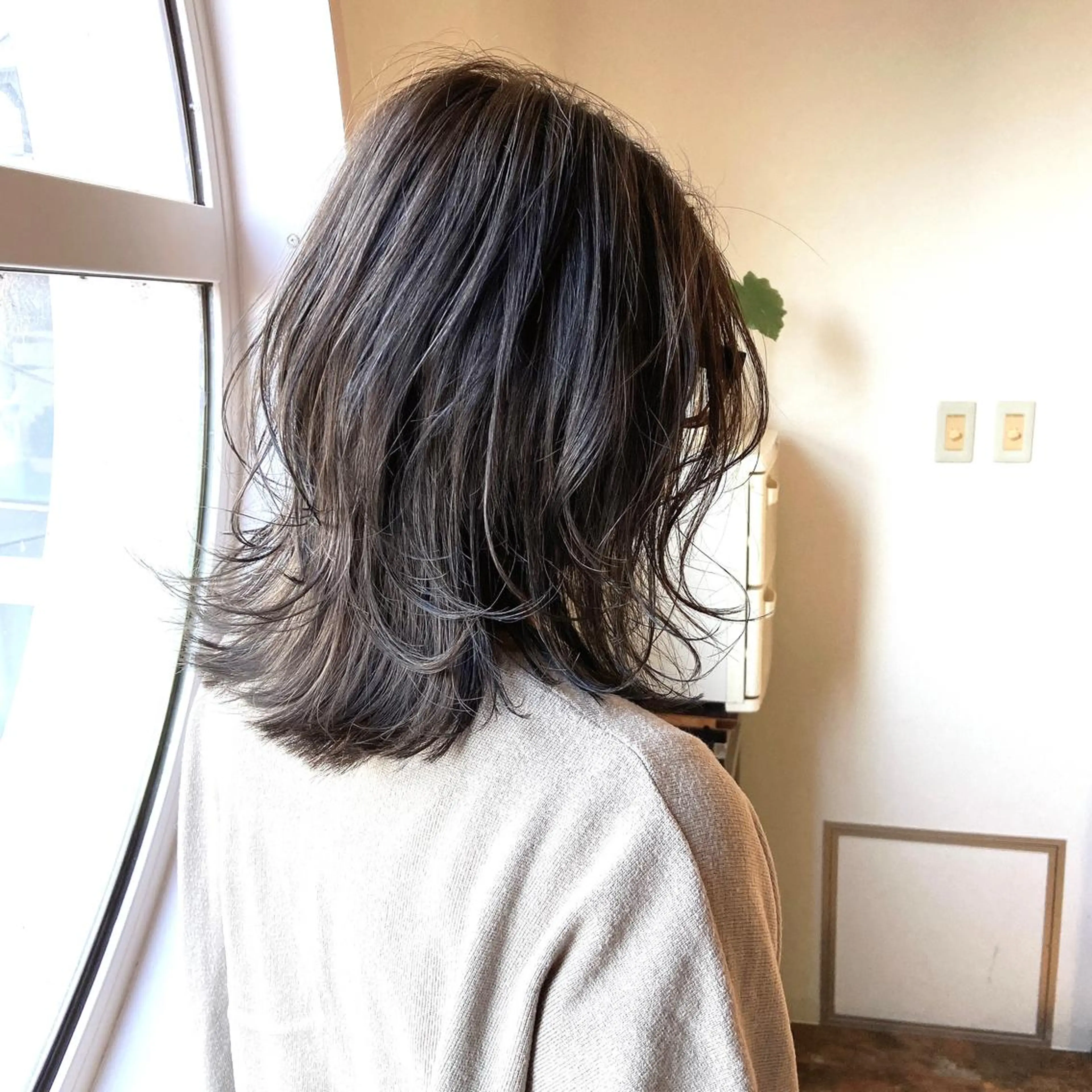 セミロング NAKAHARA TSUKUSHIのヘアスタイル