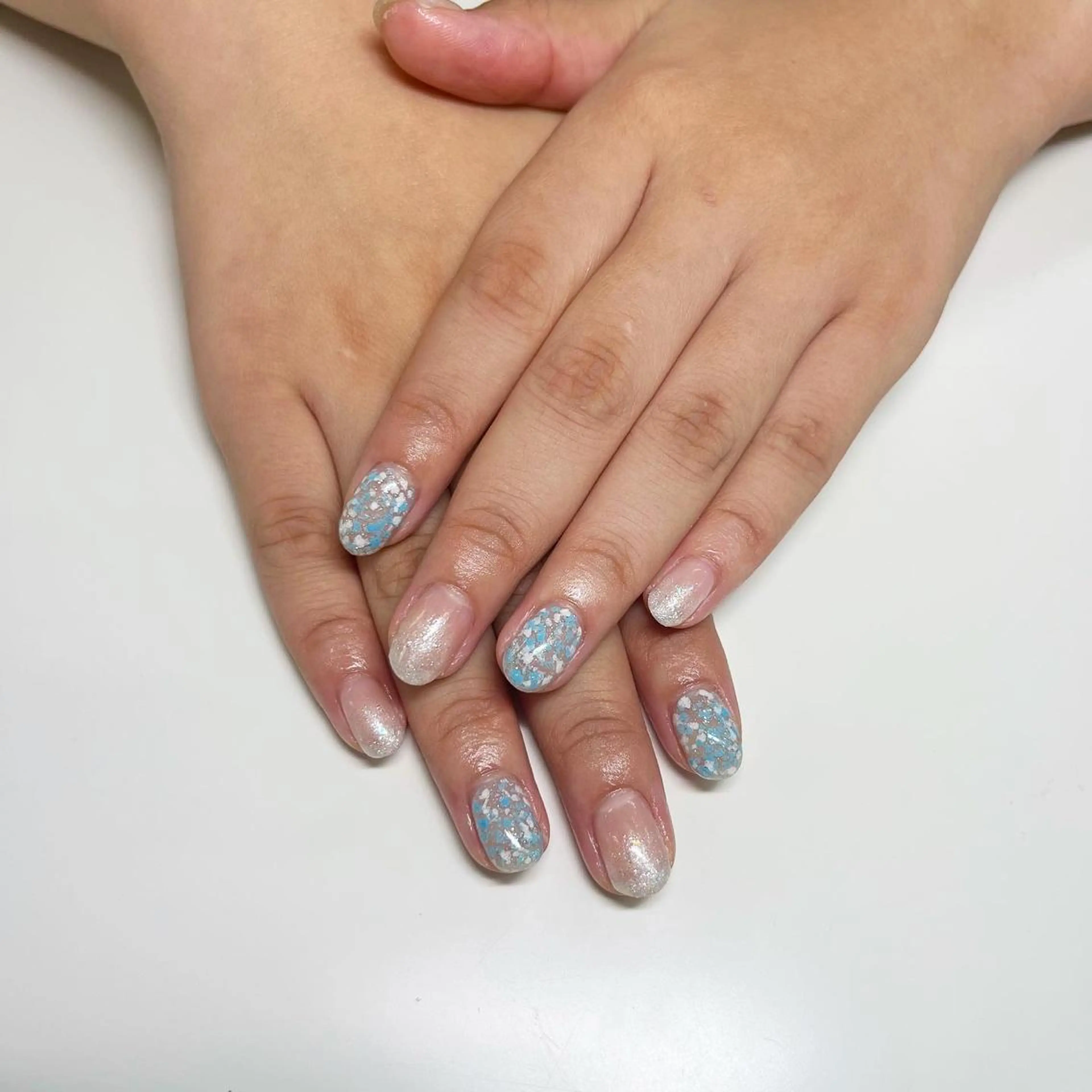ネイル グラデーション ラメ(グリッター) ラメグラデーション ワンカラーネイル 🫧ナオ🫧 /韓国 ヘア/ マンツーマンのヘアスタイル