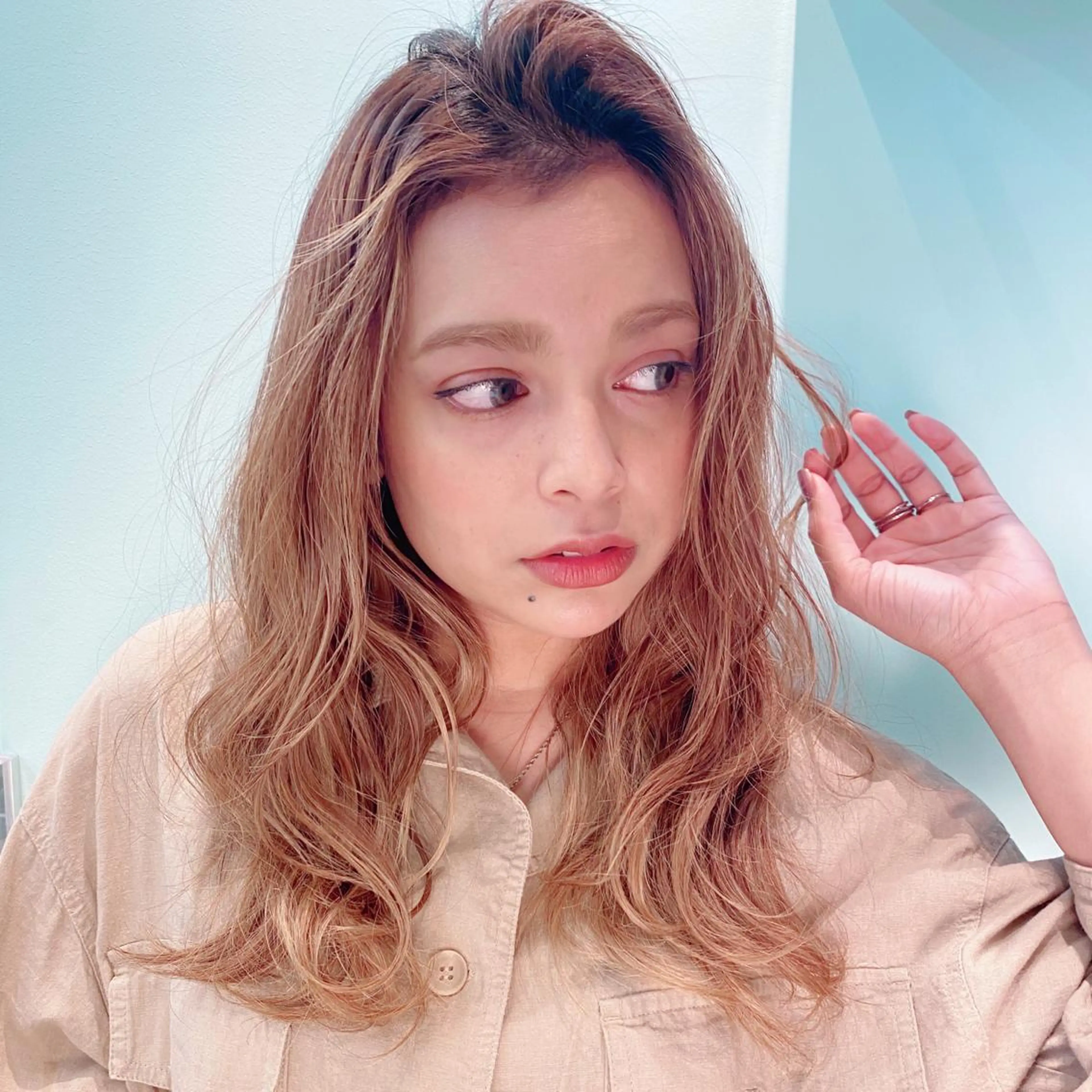 ロング カラー ヘアカラー トリートメント 岡野 静華のヘアスタイル