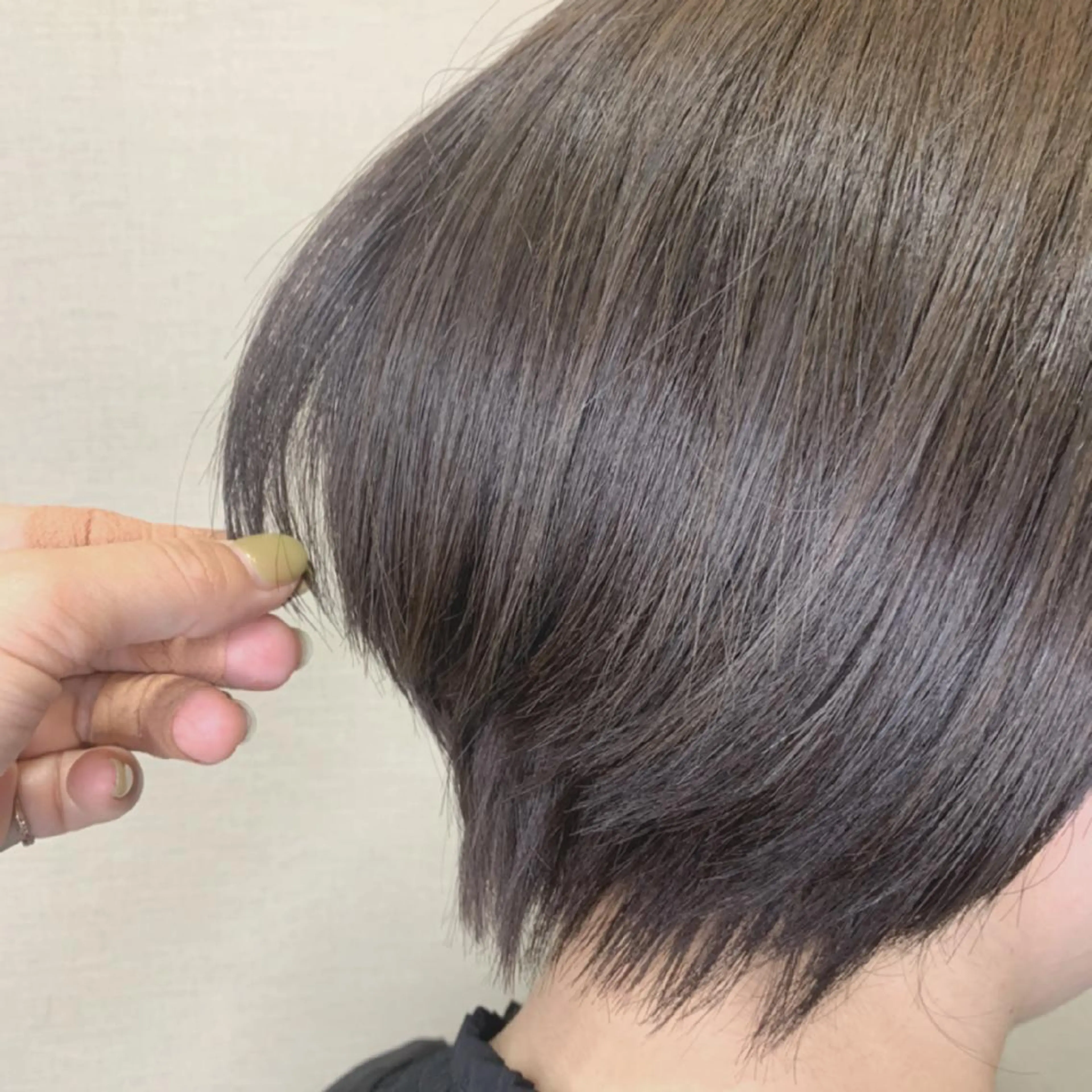 ショート カラー ブリーチ ブリーチなしカラー カット ヘアカラー 佐藤 瑚碧のヘアスタイル