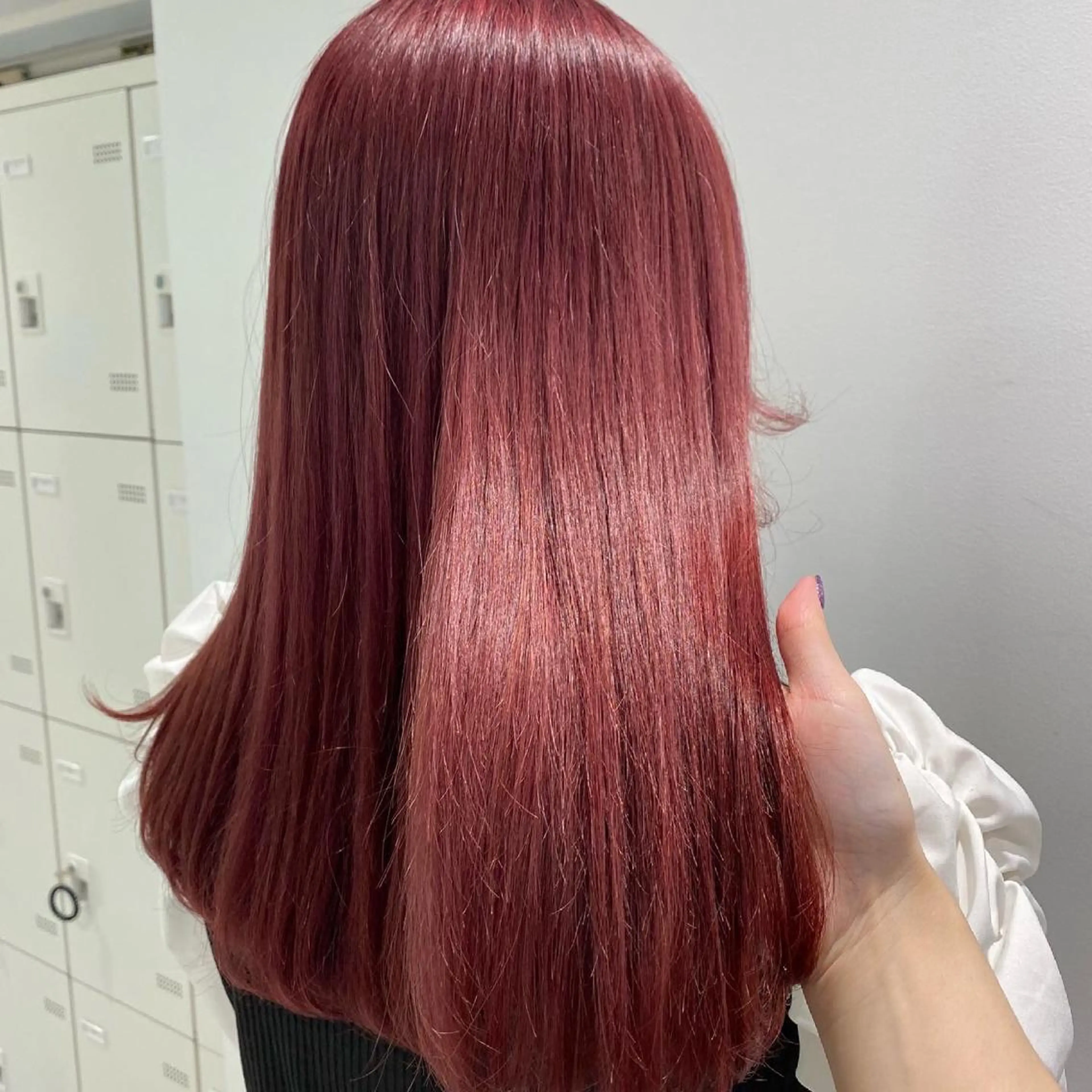 ロング 寒色＆ブリーチ特化 寒色MiOのヘアスタイル