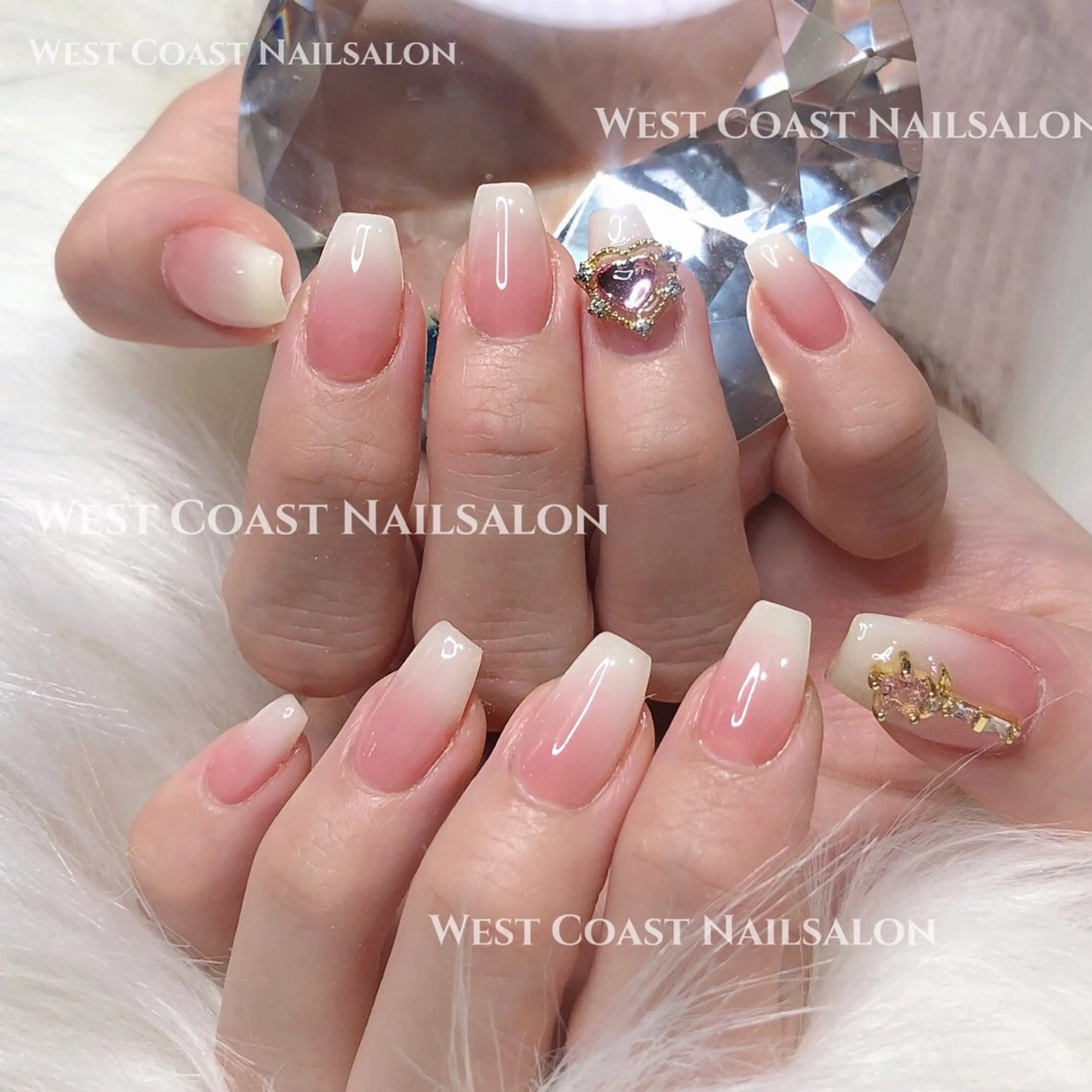 ネイル グラデーション 韓国ネイル 持ち込み ニュアンスネイル ワンカラーネイル ハンドネイル リボン、ガーリー パーツ放題専門店のネイルデザイン