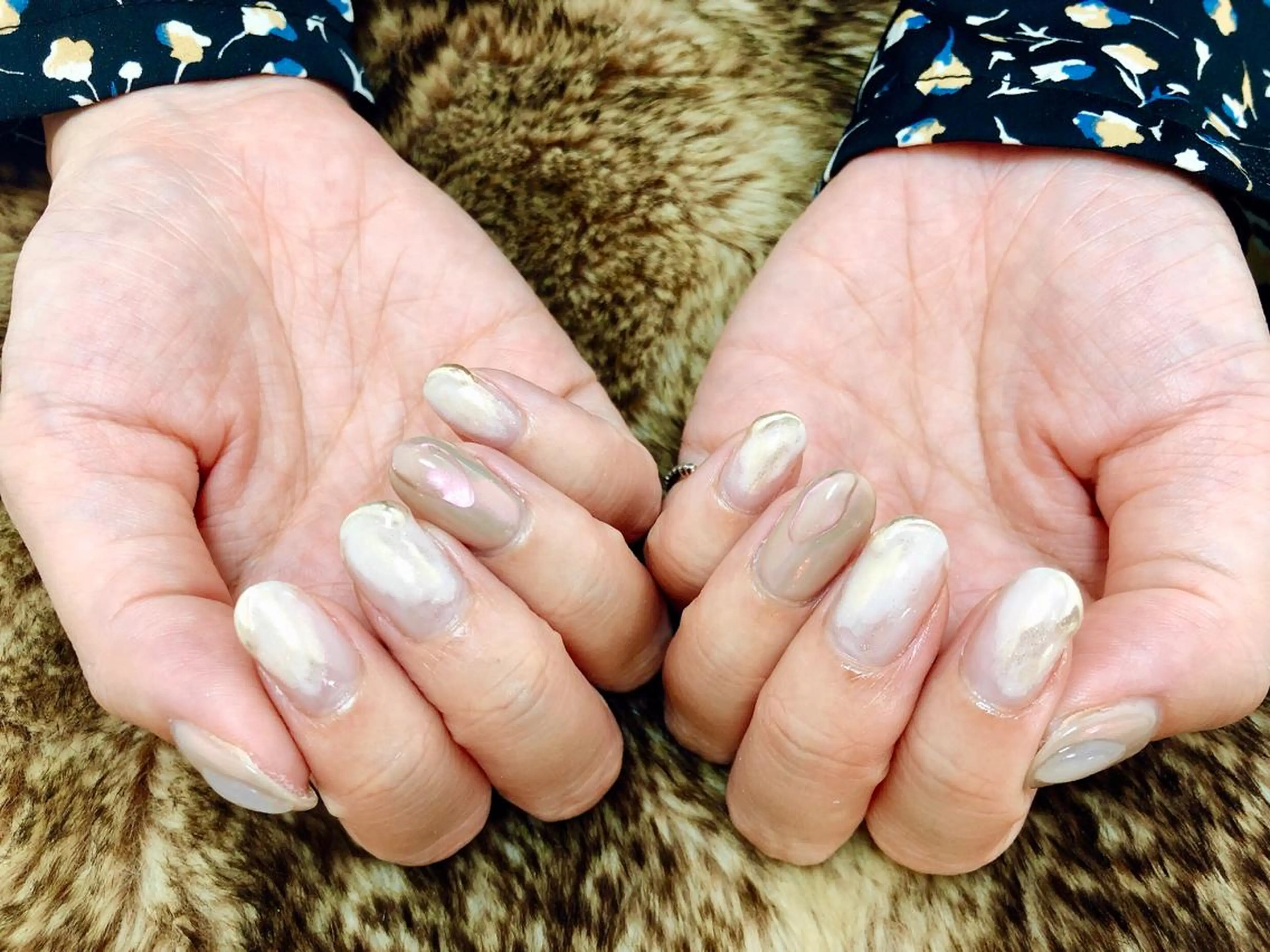 ネイル ニュアンスネイル mogunail &blowのネイルデザイン