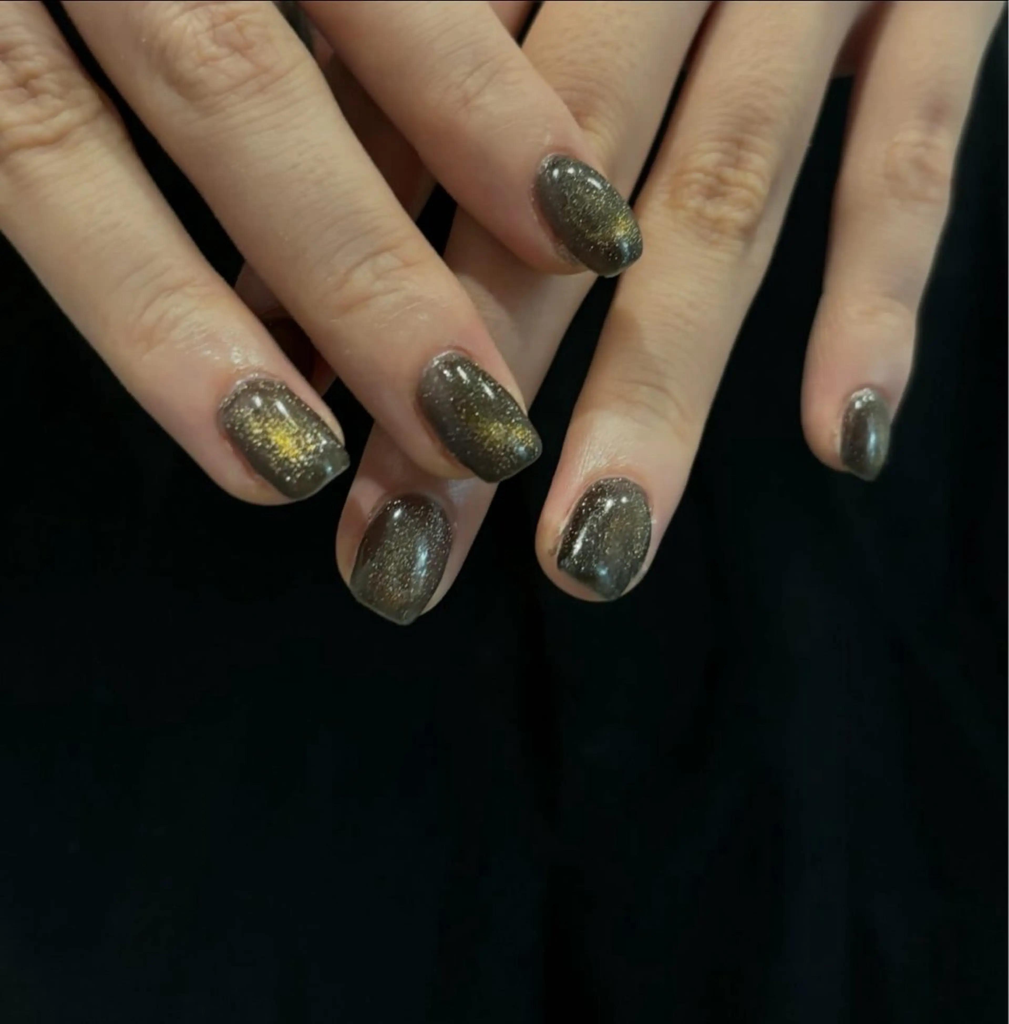 ネイル ゴールド マグネットネイル ハンドネイル さやかNail 堺筋本町🎀🫧のネイルデザイン