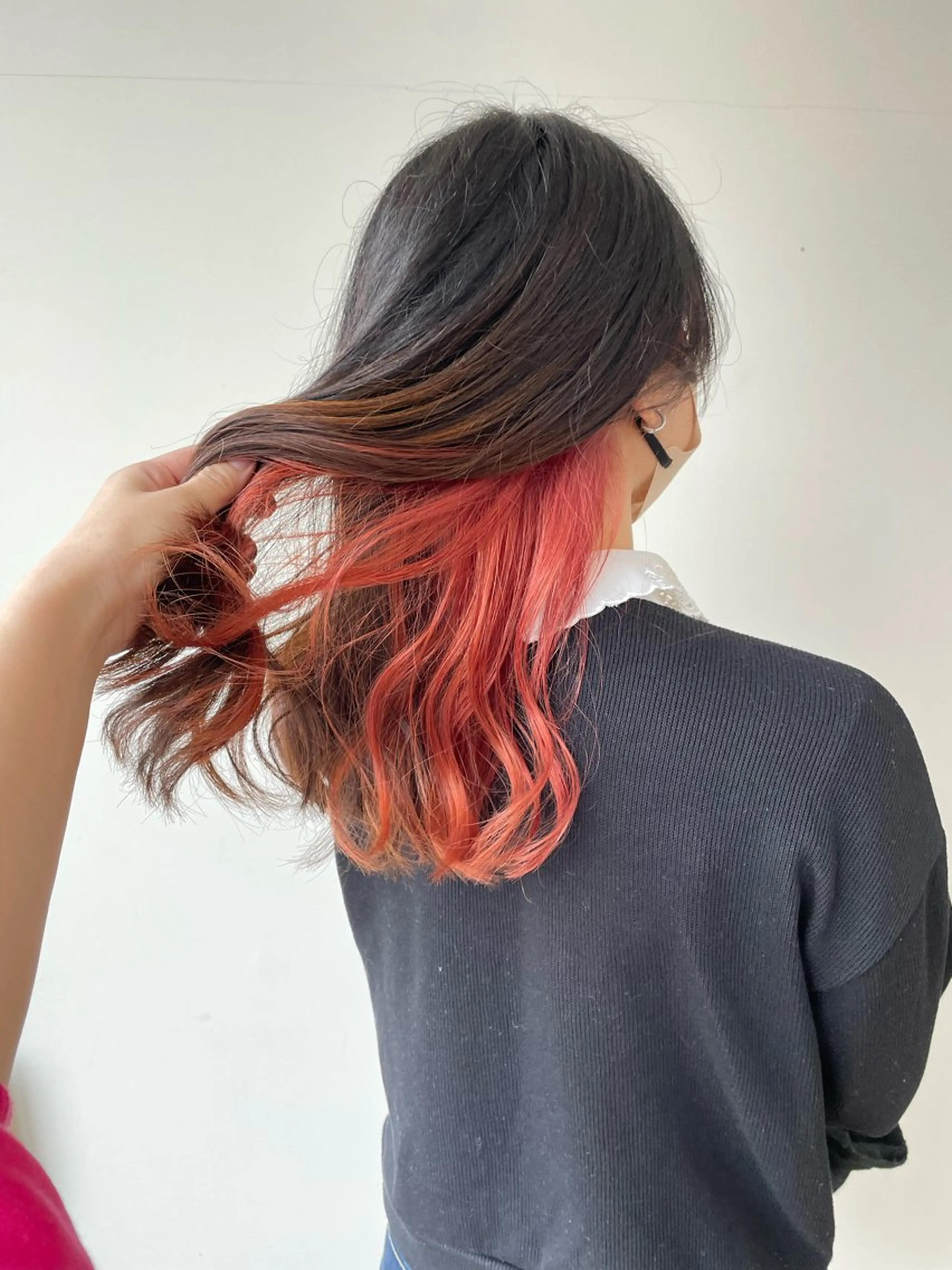 ミディアム カラー ブリーチ ピンクカラー 大賀 チサトのヘアスタイル