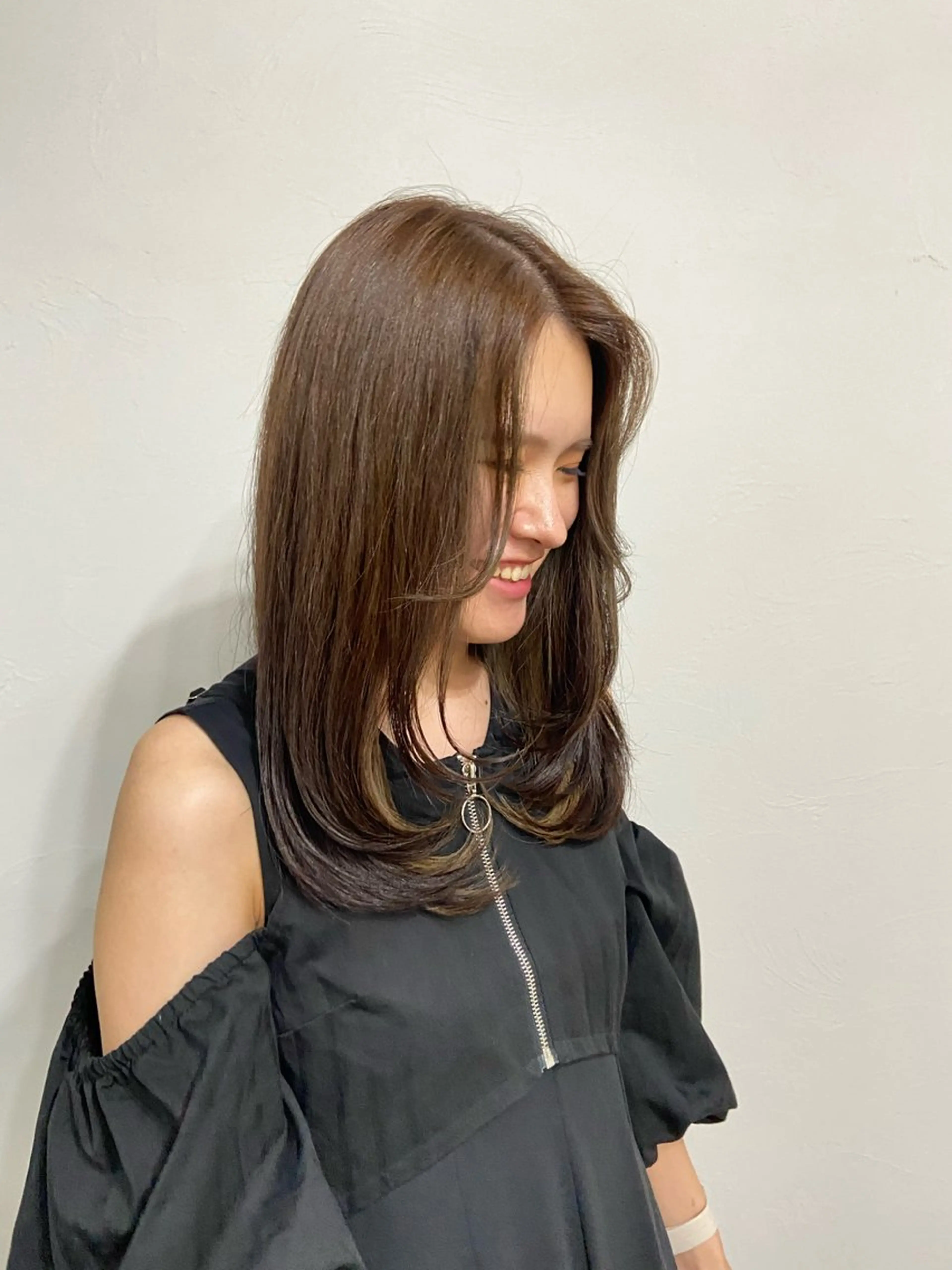 セミロング 🍎韓国カラー licoris寛菜のヘアスタイル