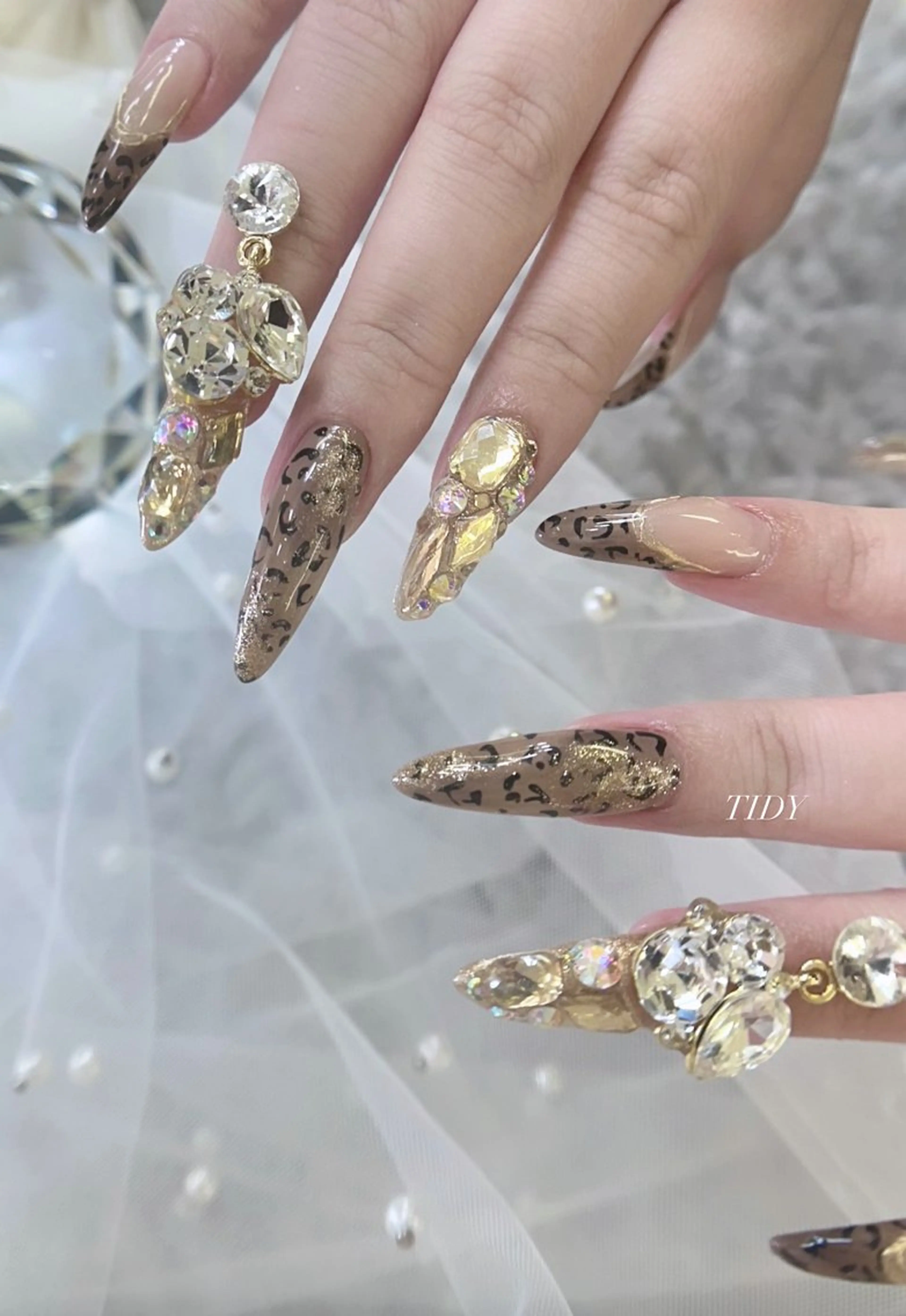 ネイル アニマル柄 長さ出し フットネイル ジェルネイル キラキラネイル ハンドネイル TIDY .のネイルデザイン