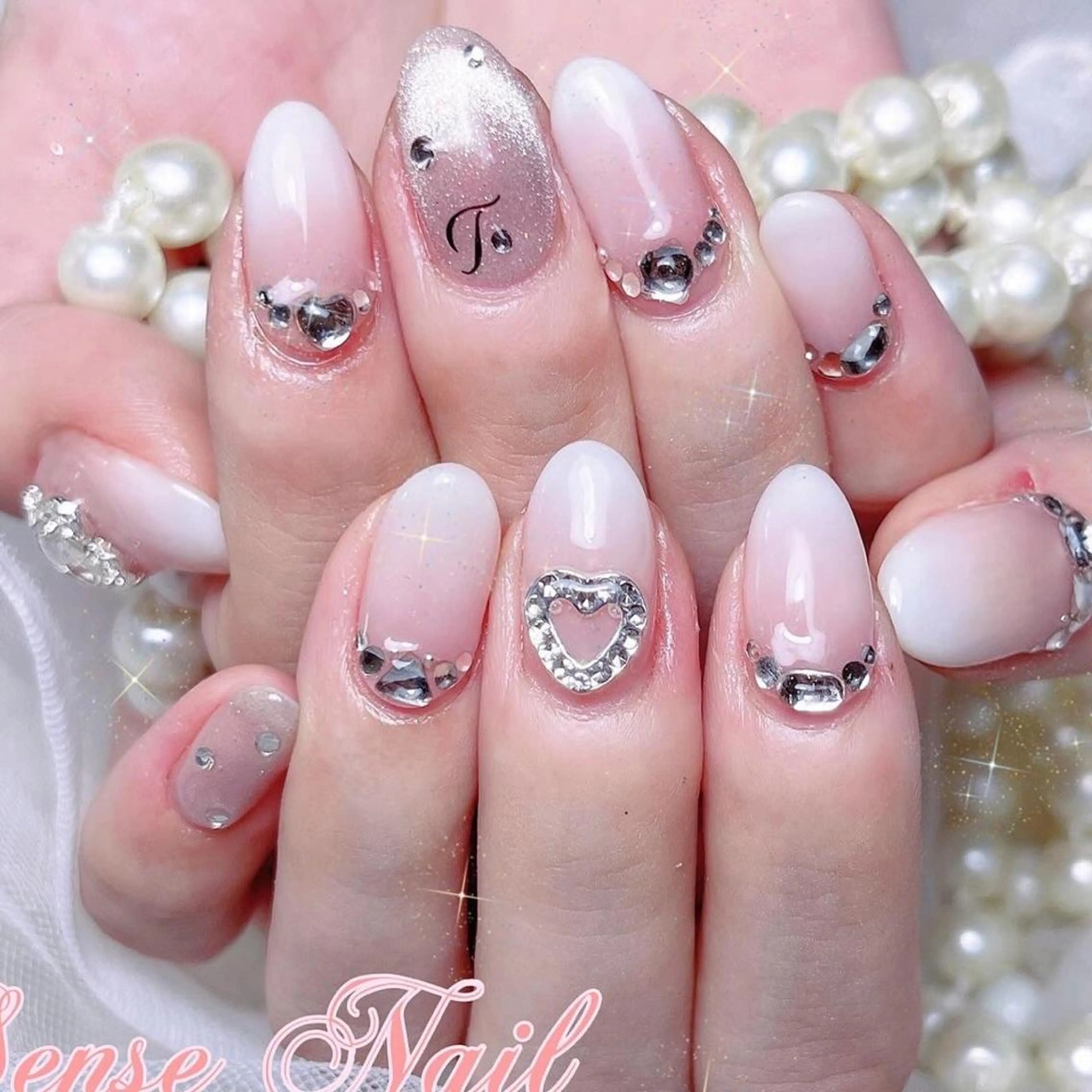 ネイル Queening 🦋のネイルデザイン