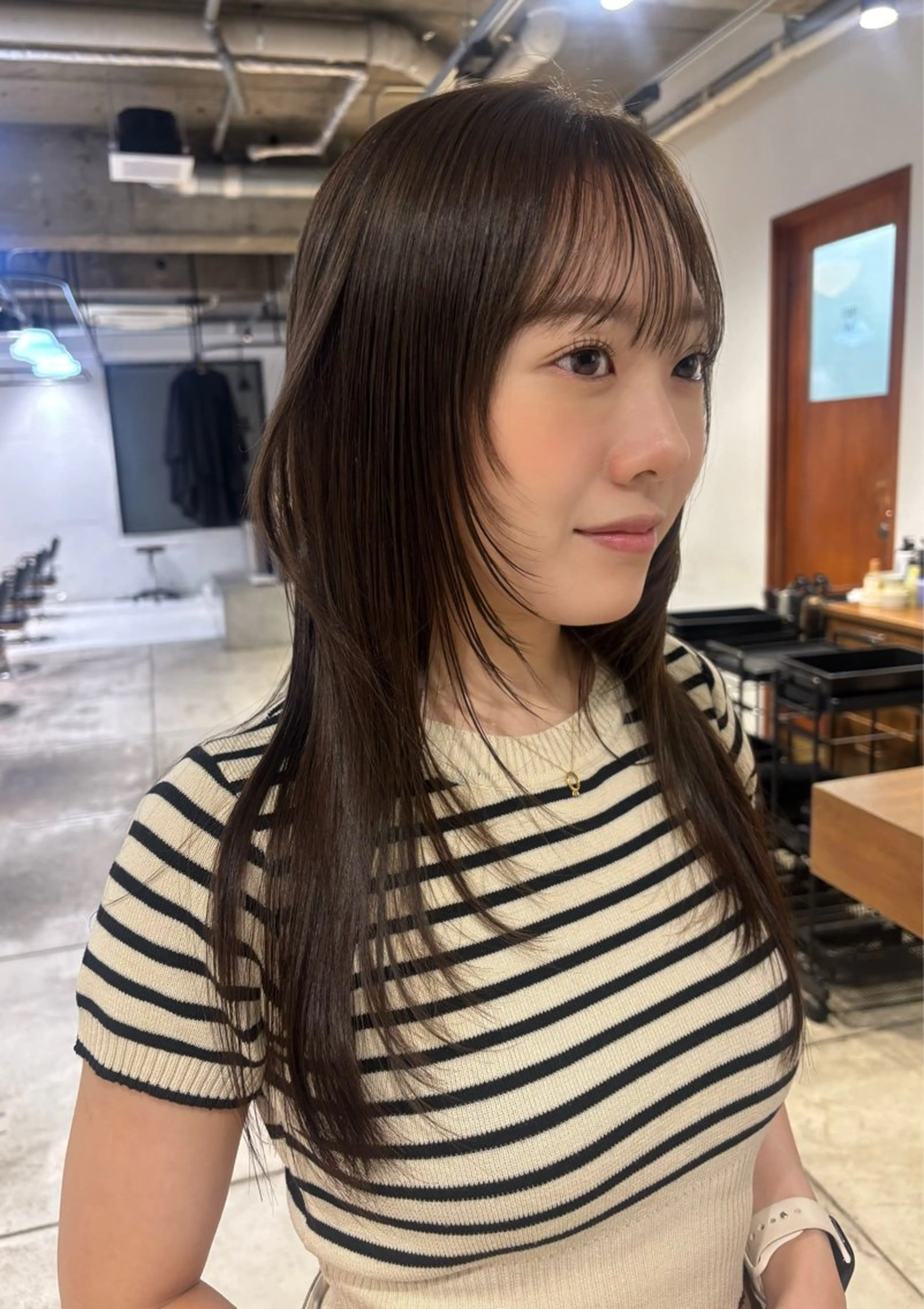 ロング カラー ブラウンカラー マロンブラウン 顔まわりレイヤー 顔周りカット レイヤーカット ヘアカラー 艶カラー🎀メンズ カットasunaのヘアスタイル