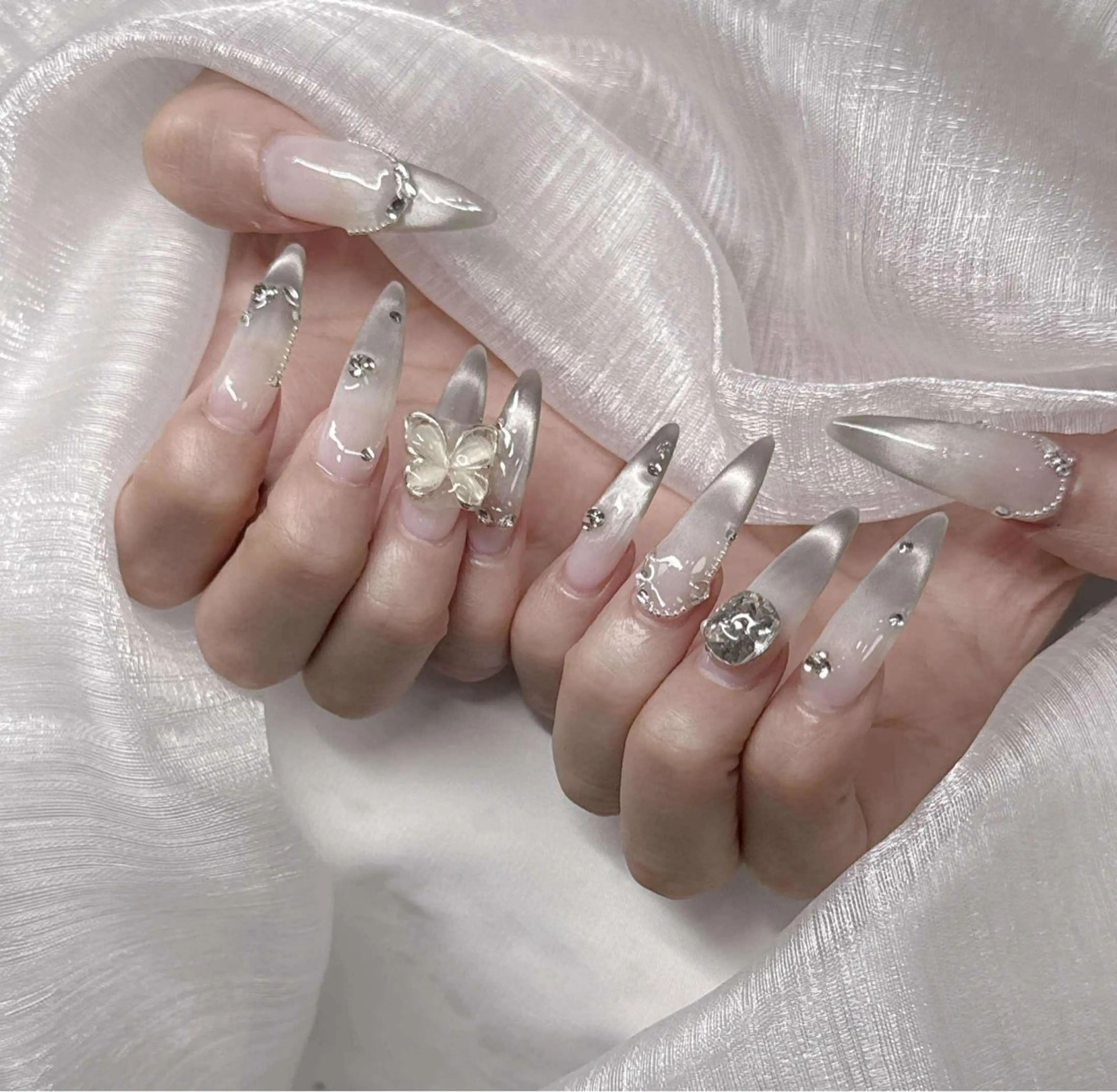 ネイル ハンドネイル Lee Nailsのネイルデザイン
