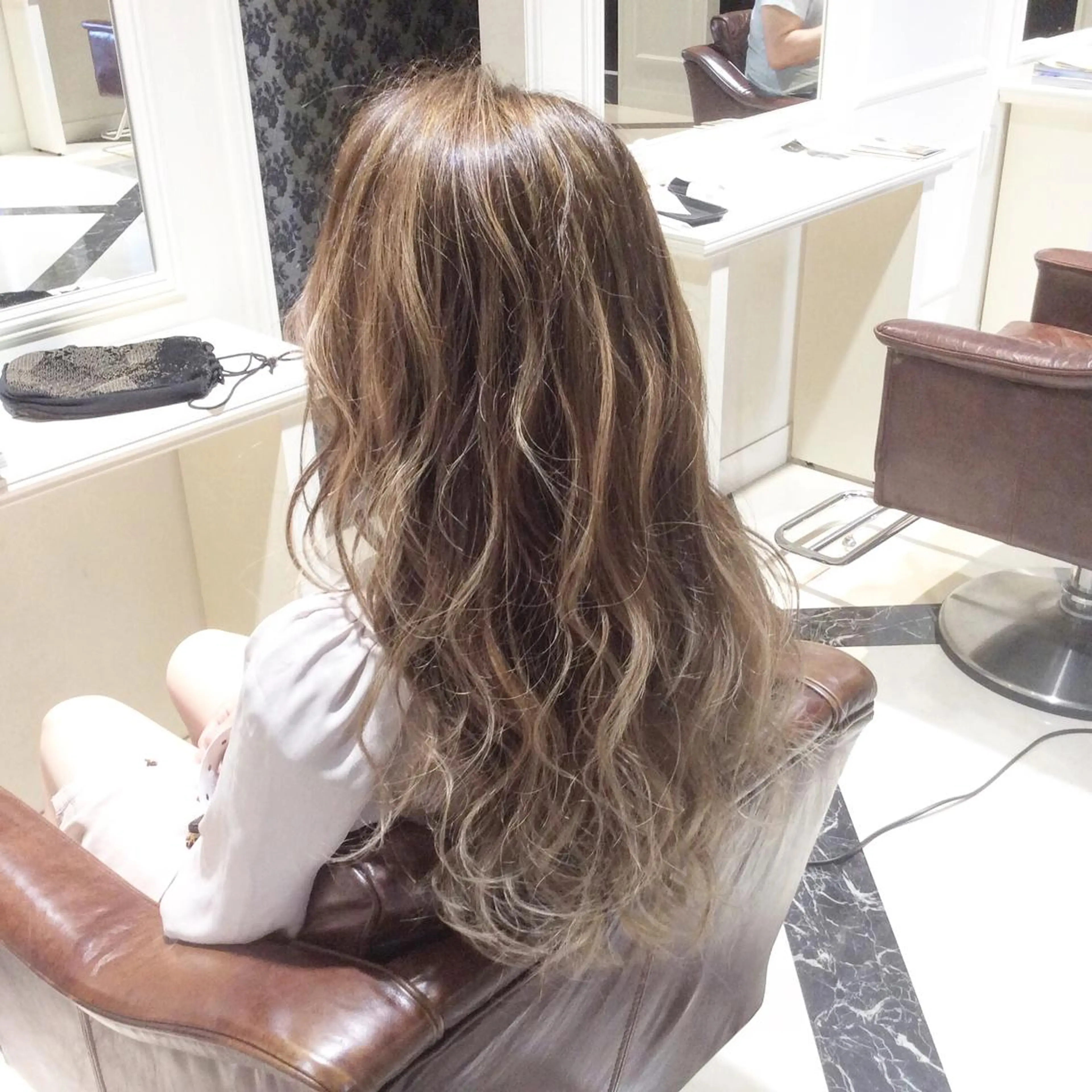 ロング カラー ベージュカラー ハイライトカラー ペールベージュ ハイライト 髪質改善✨カラー特化 サロン🎨平尾晃一のヘアスタイル