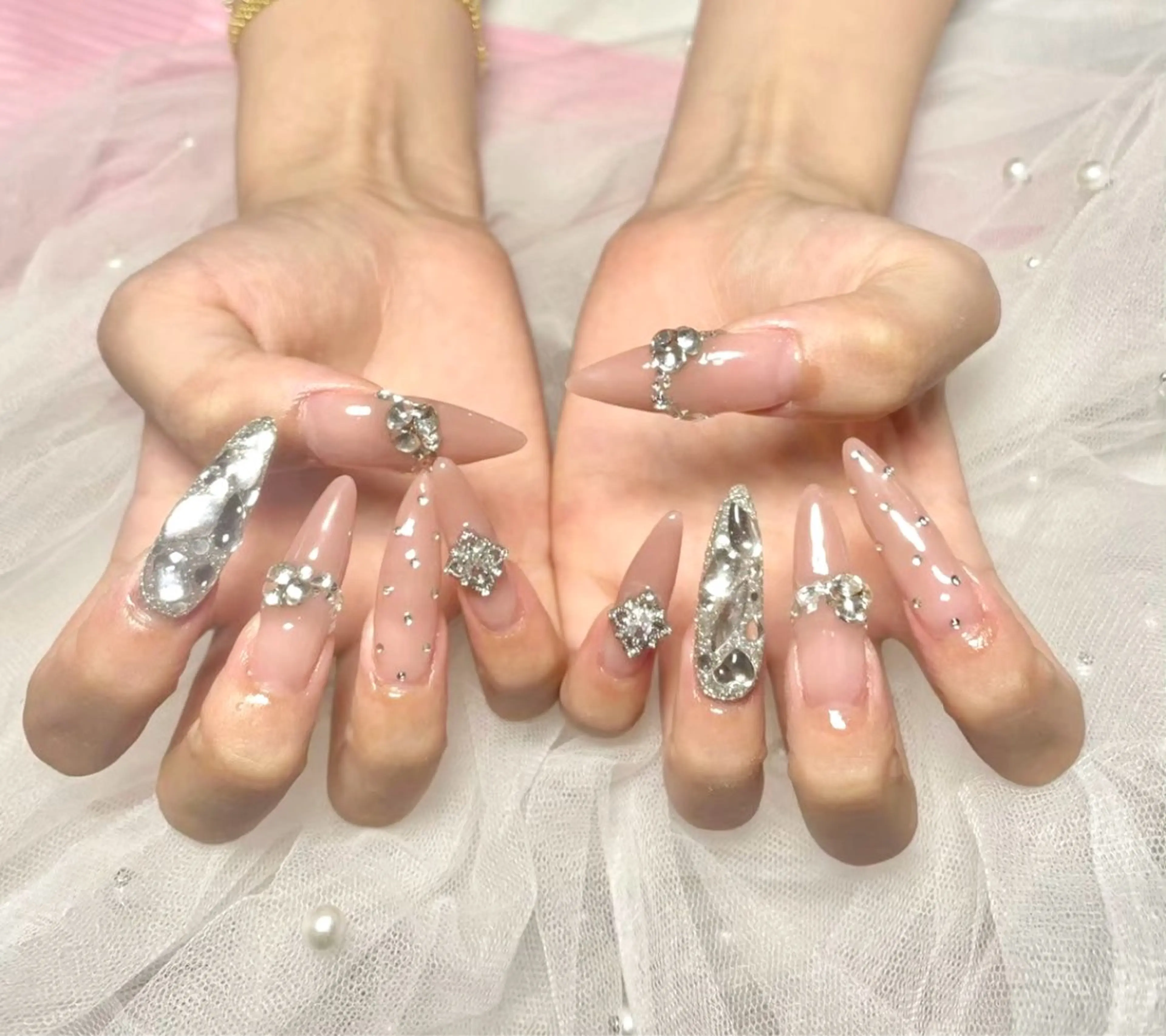 ネイル 長さ出し ネイルチップ Lowé所属・Lowé みるくのネイルデザイン