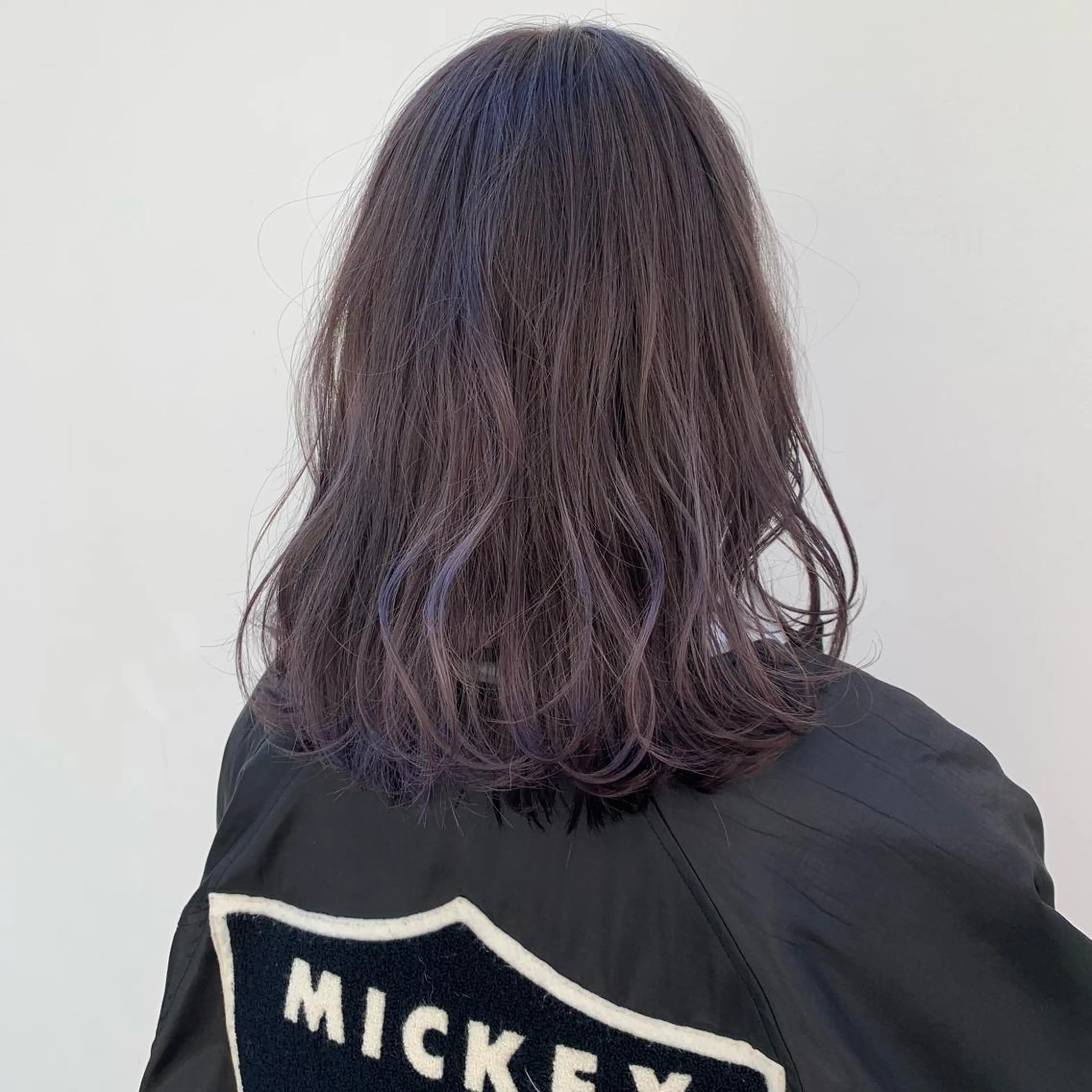 ロング カラー ベージュカラー ブリーチ イヤリングカラー ハイライトカラー イルミナカラー マンツーマン×半個室 まちだきょうすけのヘアスタイル