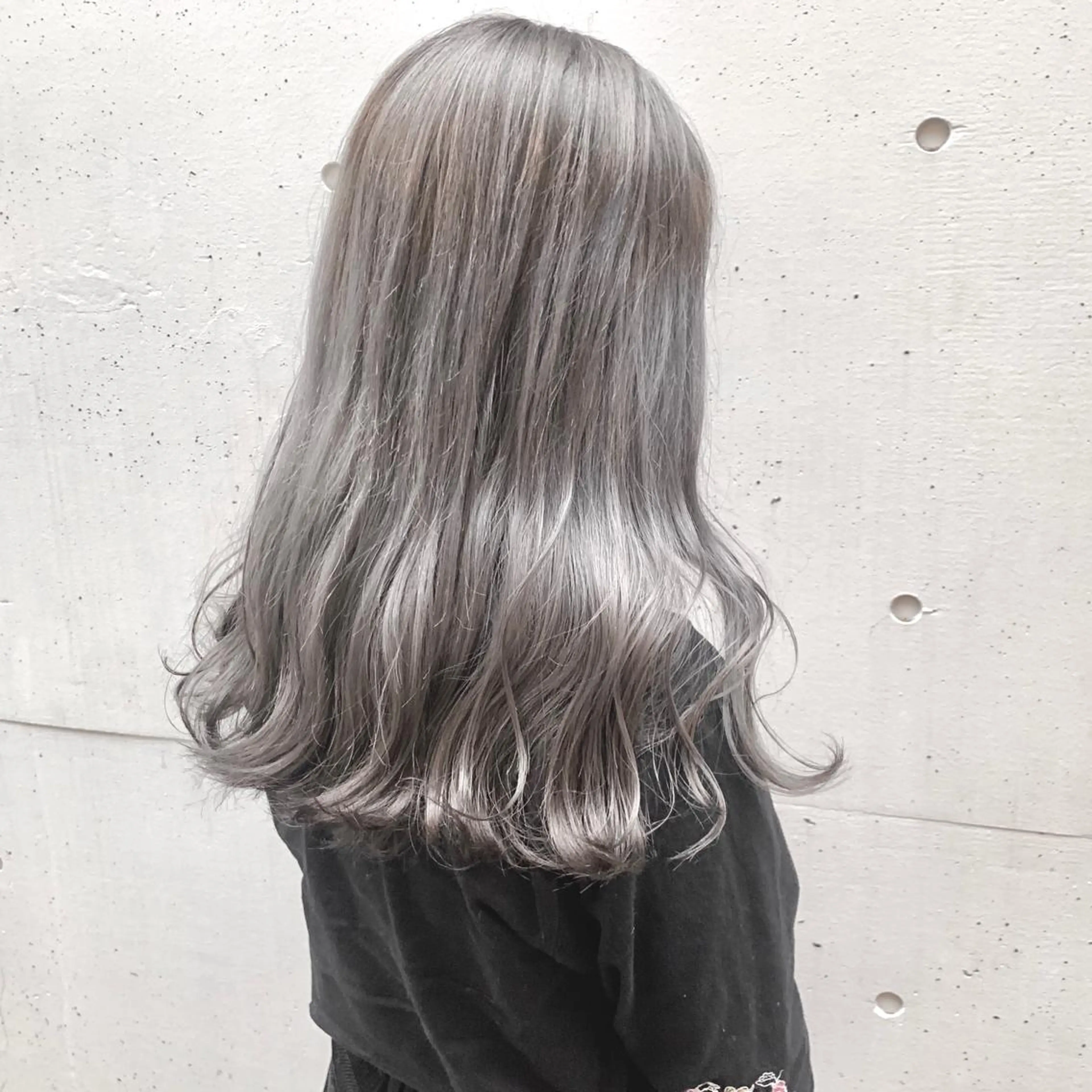 ミディアム カラー leben serikaのヘアスタイル