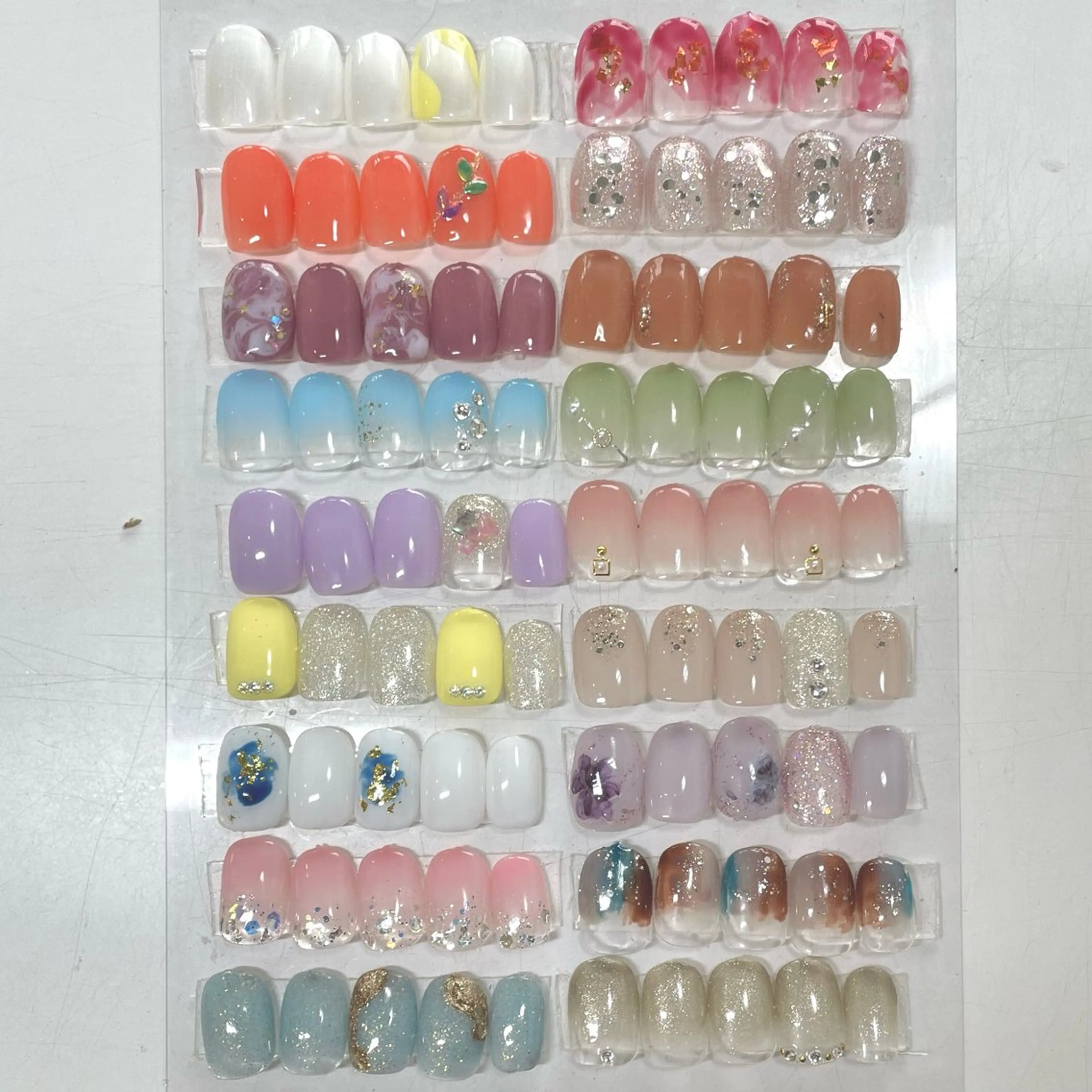 ハンド🤎定額アートA(オフィスネイル、シンプルデザイン)の写真