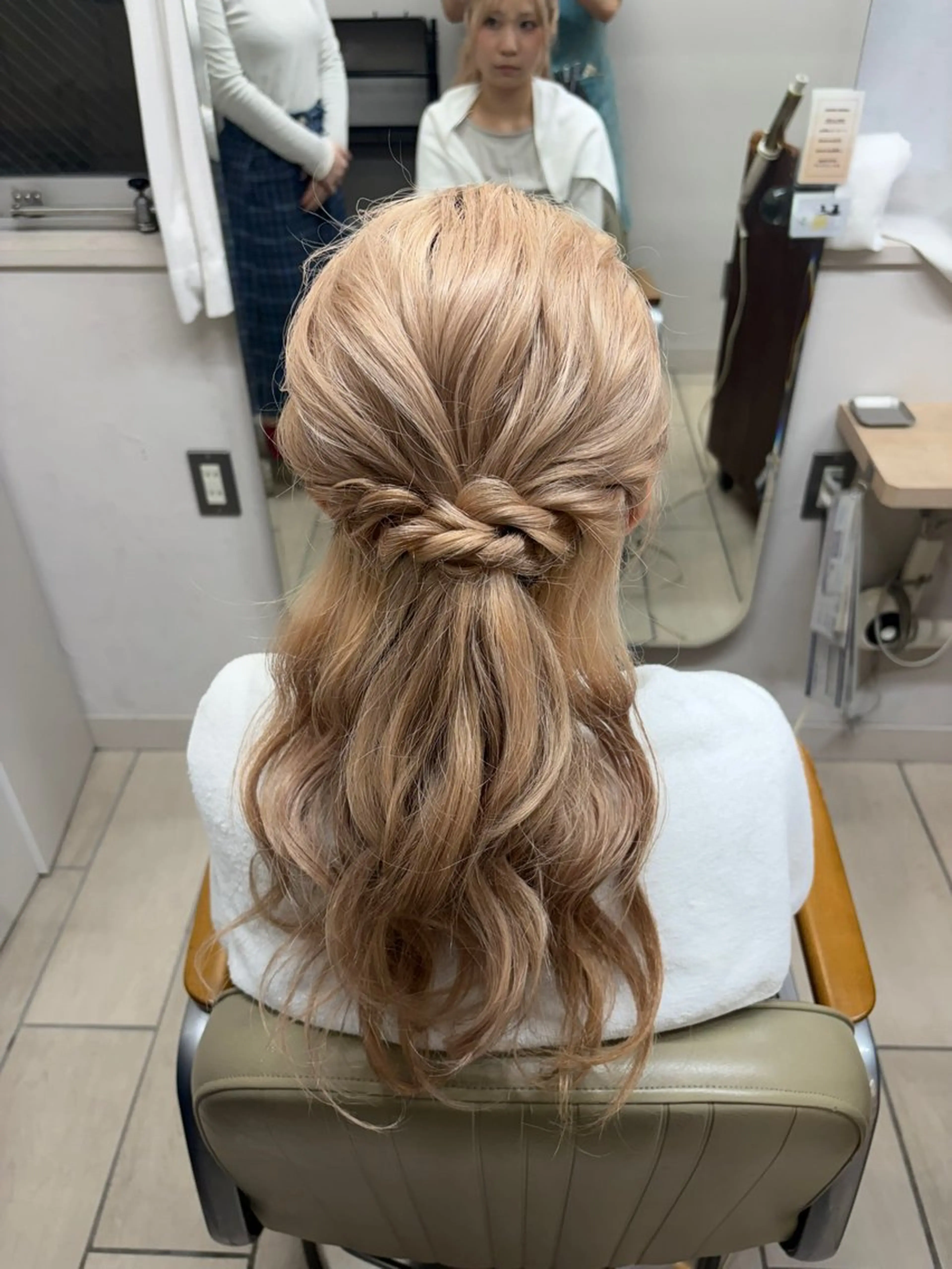 ハーフアップモデルの写真