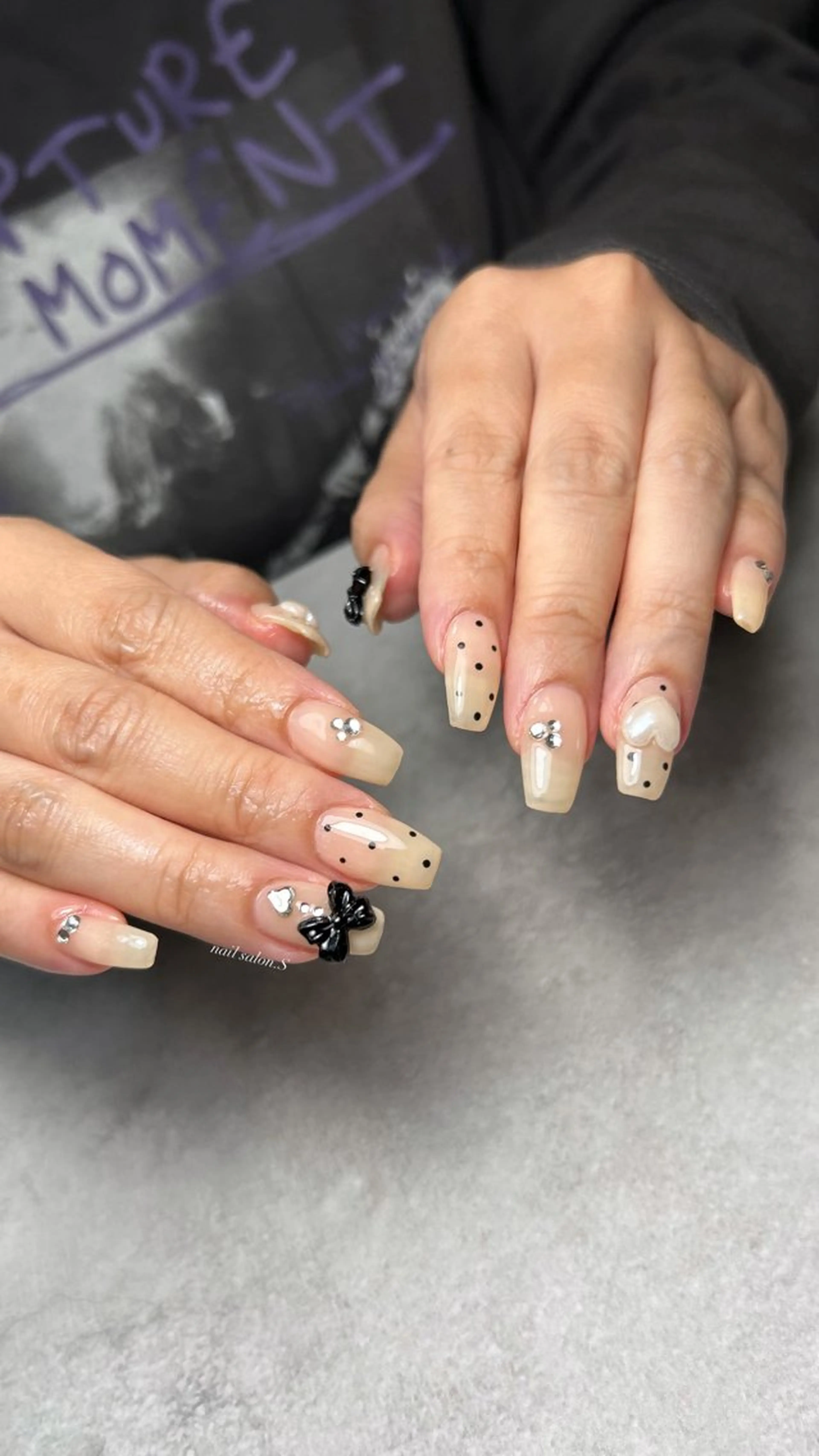 ネイル ドット ジェルネイル ガーリー 韓国ネイル ロングネイル ハンドネイル 関山 志乃のネイルデザイン