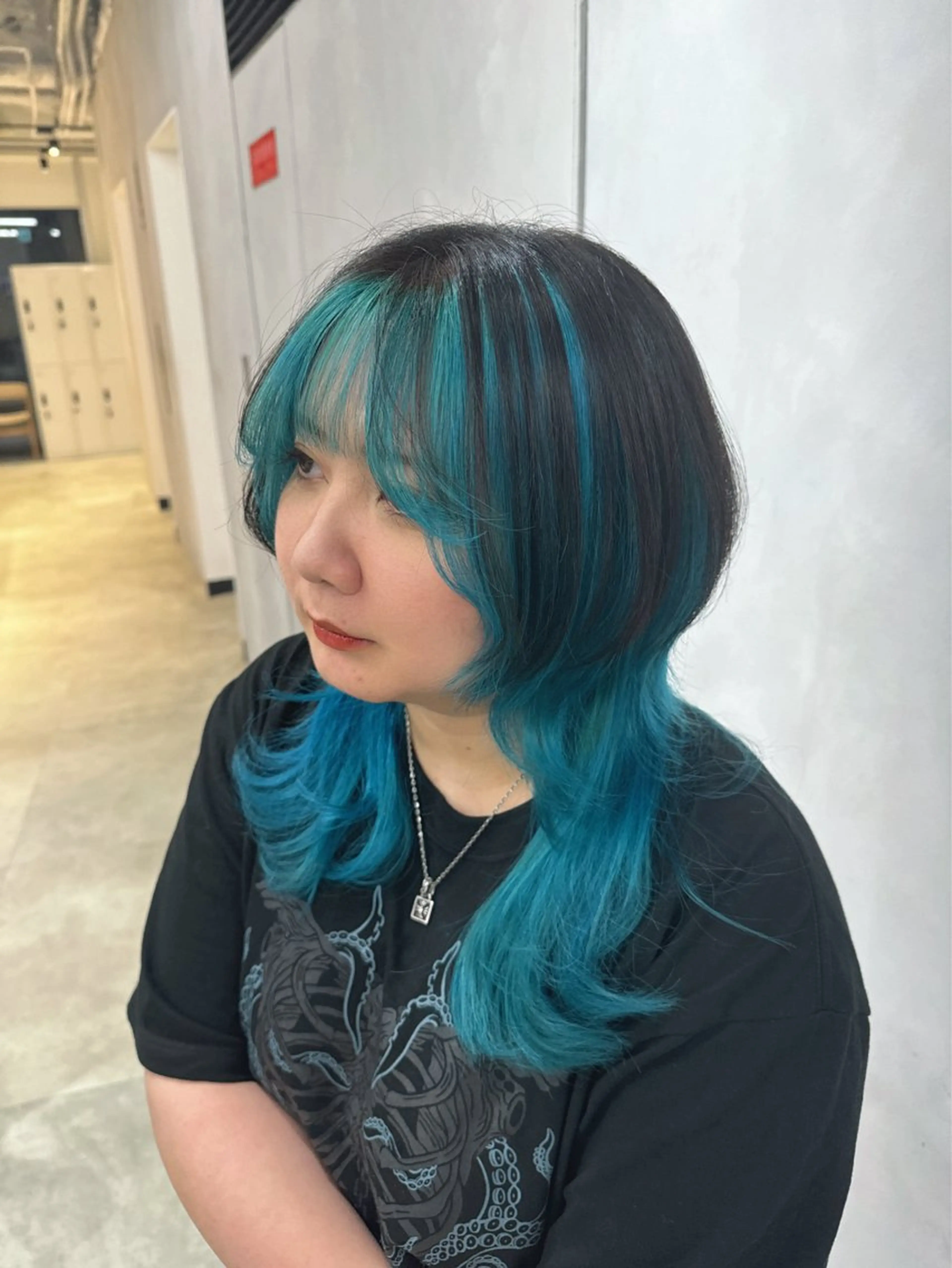 セミロング カラー アクアカラー ブルーカラー ウルフカット カット ヘアカラー トリートメント 透明感カラー✨艶髪 制作🌱山根あゆみのヘアスタイル