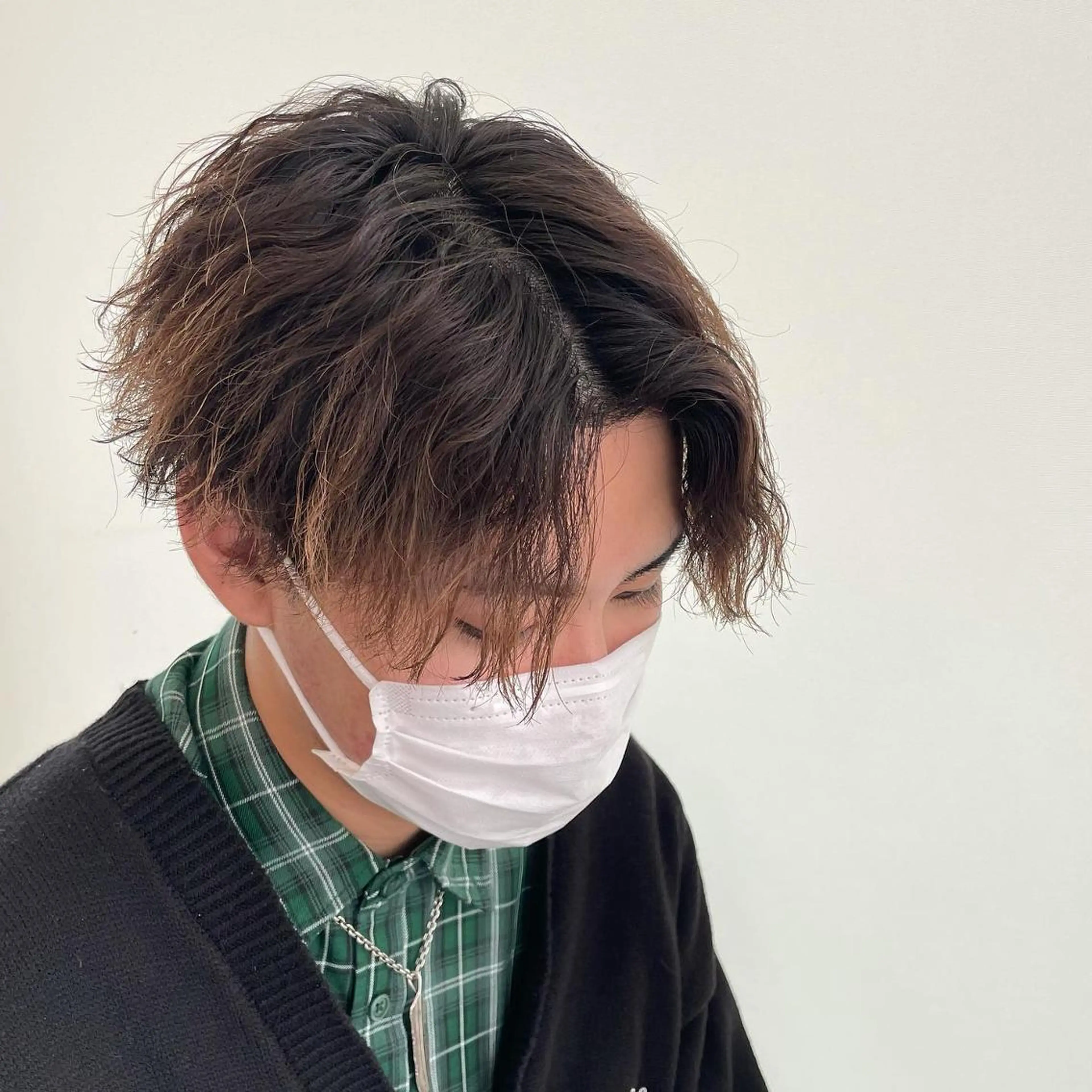 ミディアム カラー パーマ ヘアアレンジ メンズ キッズ マツエク・マツパ ミディアムパーマ センターパート メンズパーマ ナチュラル 入学式 sara 荒井店のヘアスタイル
