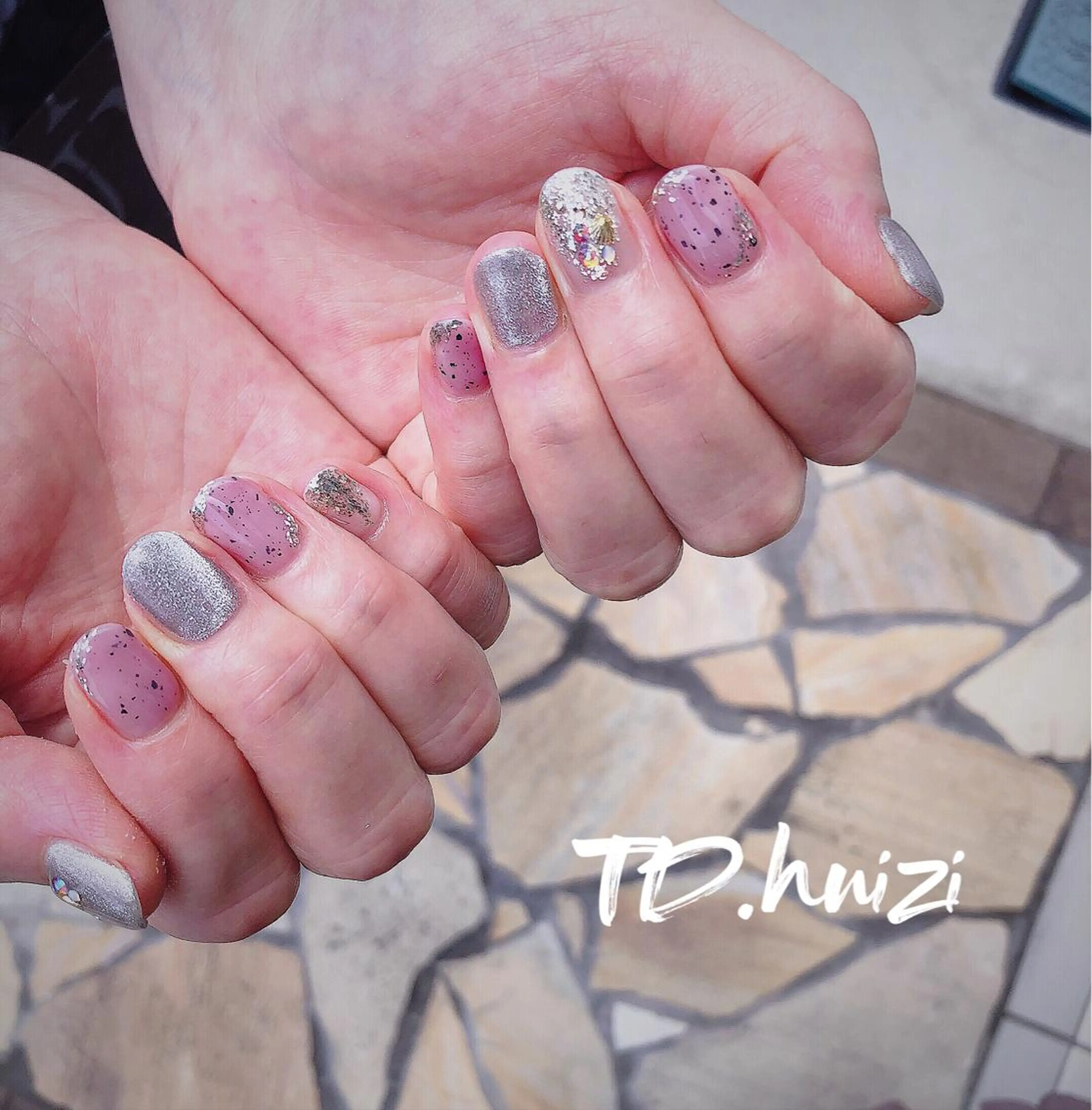 ミディアム めぐみのネイルサロン スタッフ練習のネイルデザイン