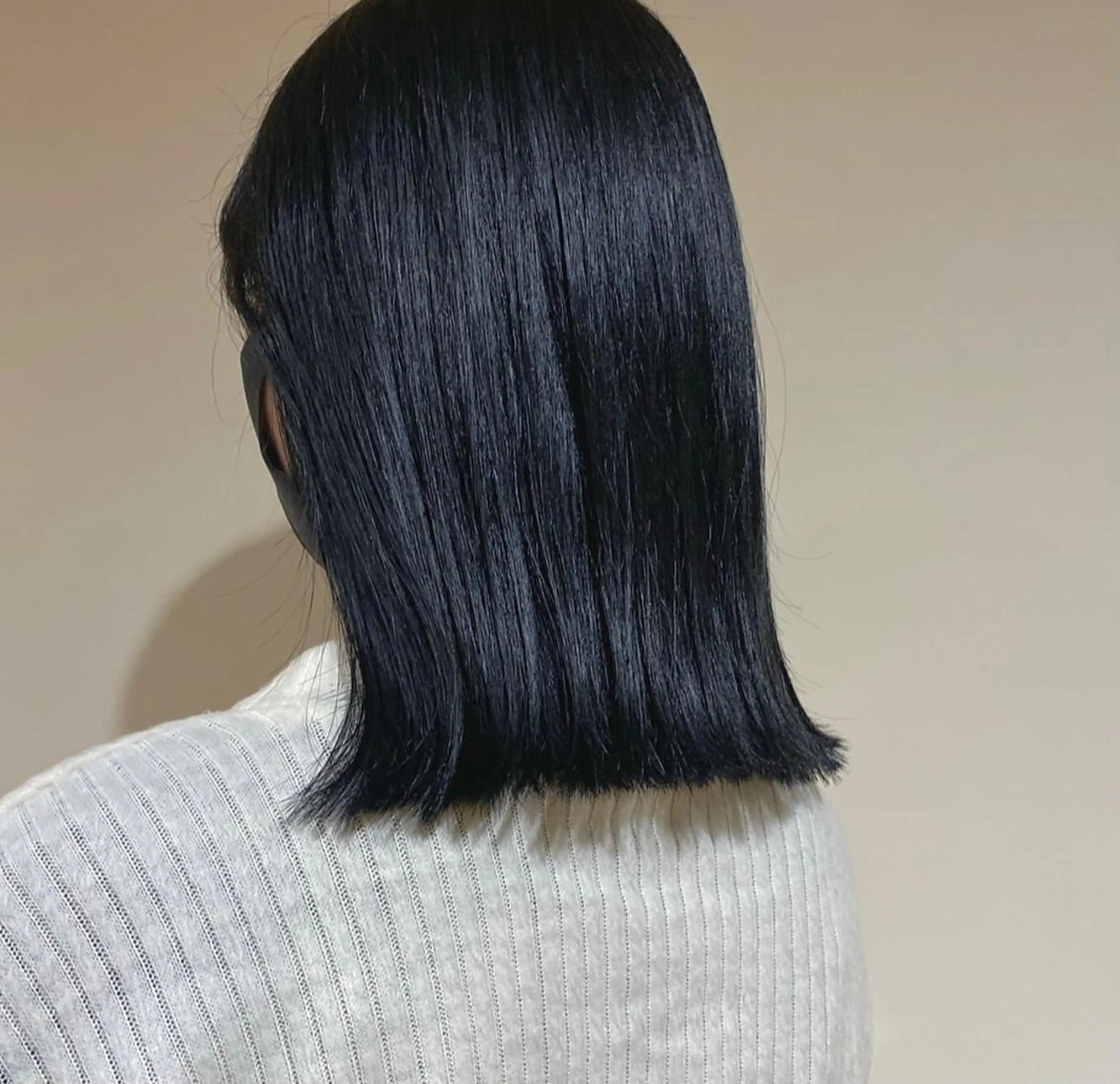 ミディアム アッシュ io濱川 遥のヘアスタイル